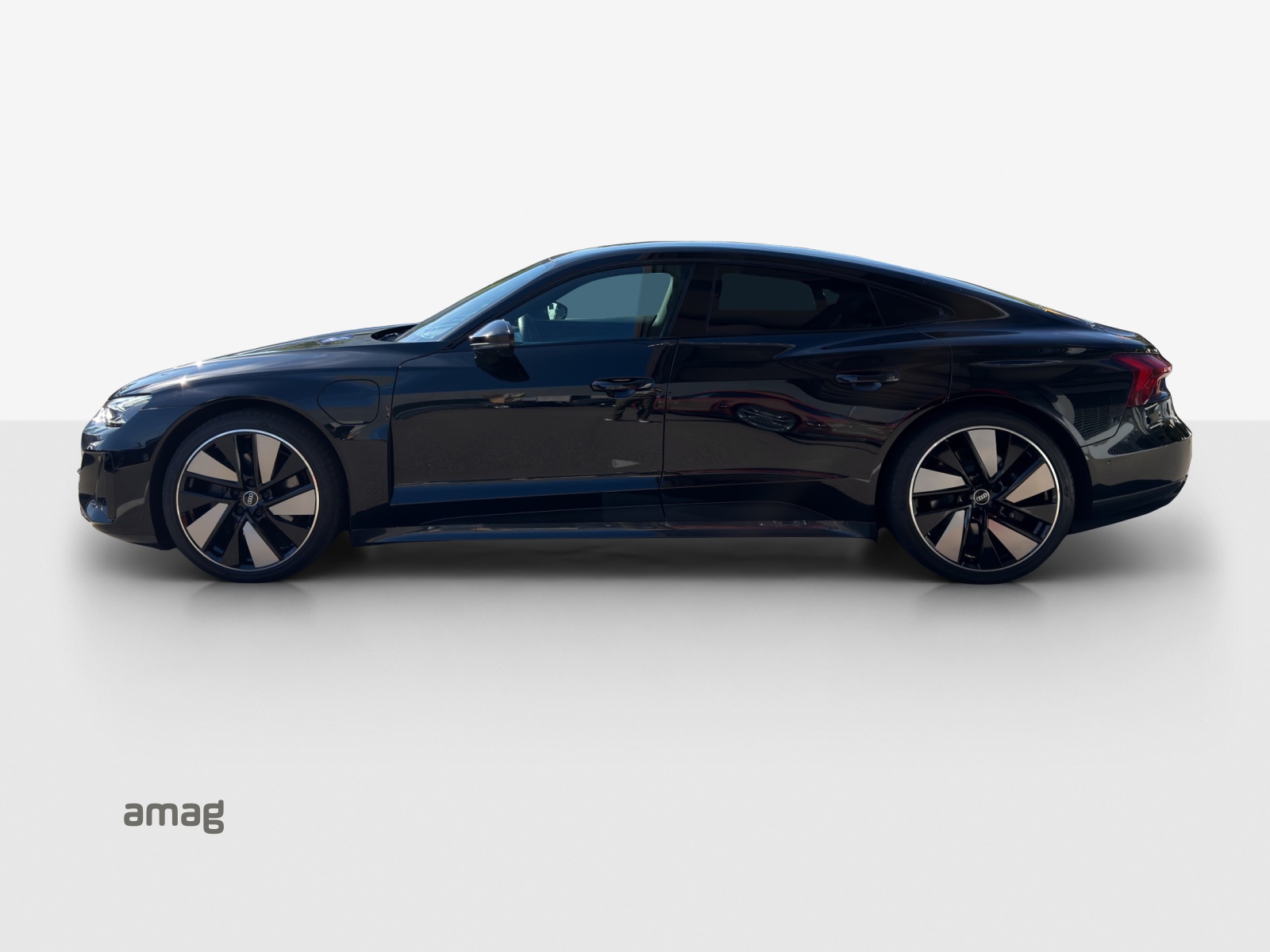AUDI e-tron GT quattro-showroom-element-1