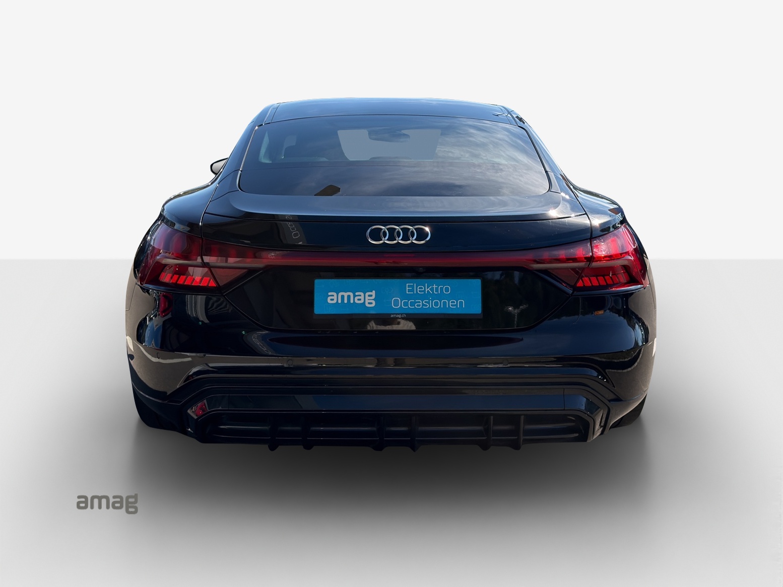AUDI e-tron GT quattro-showroom-element-3