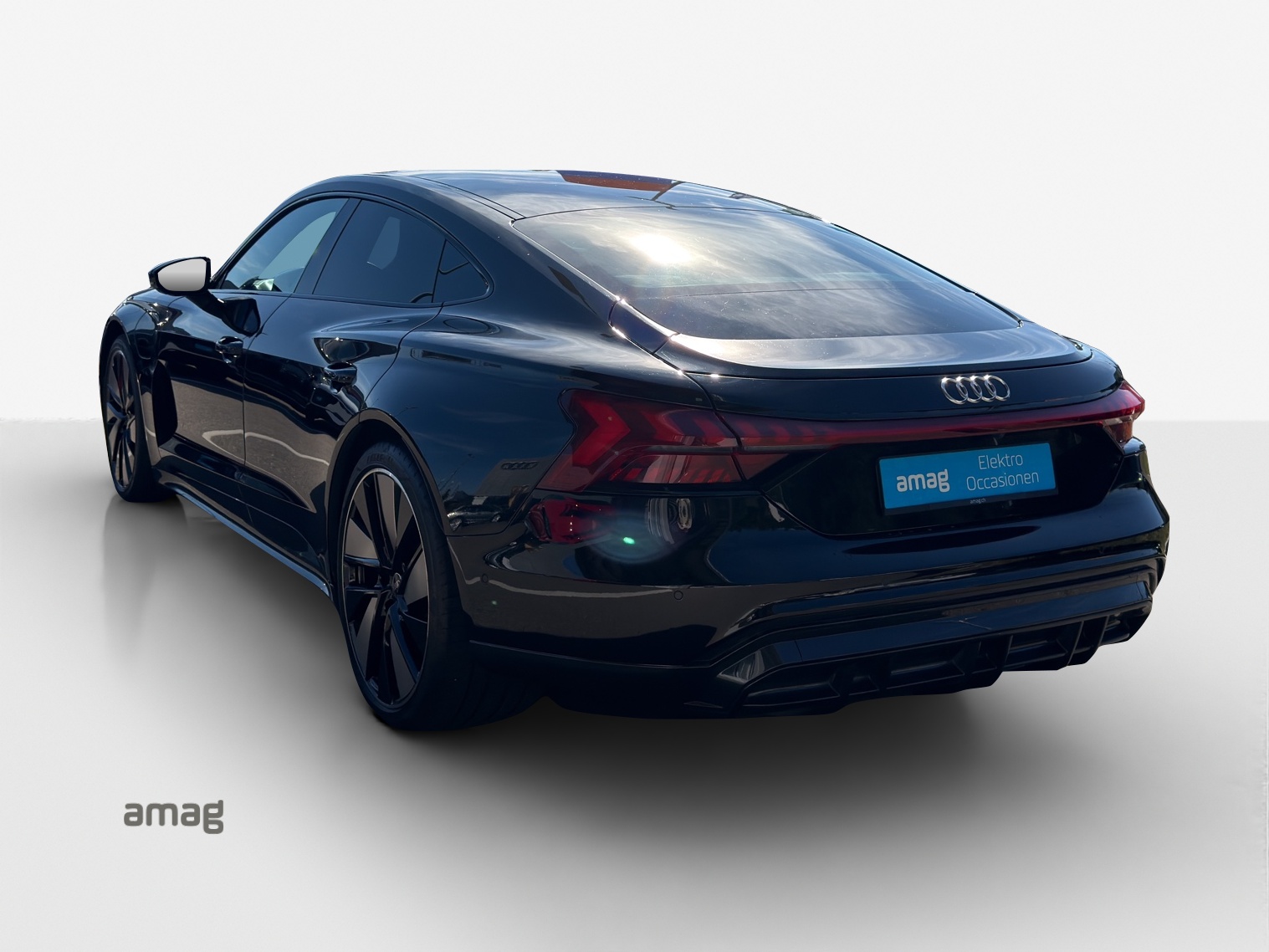 AUDI e-tron GT quattro-showroom-element-2