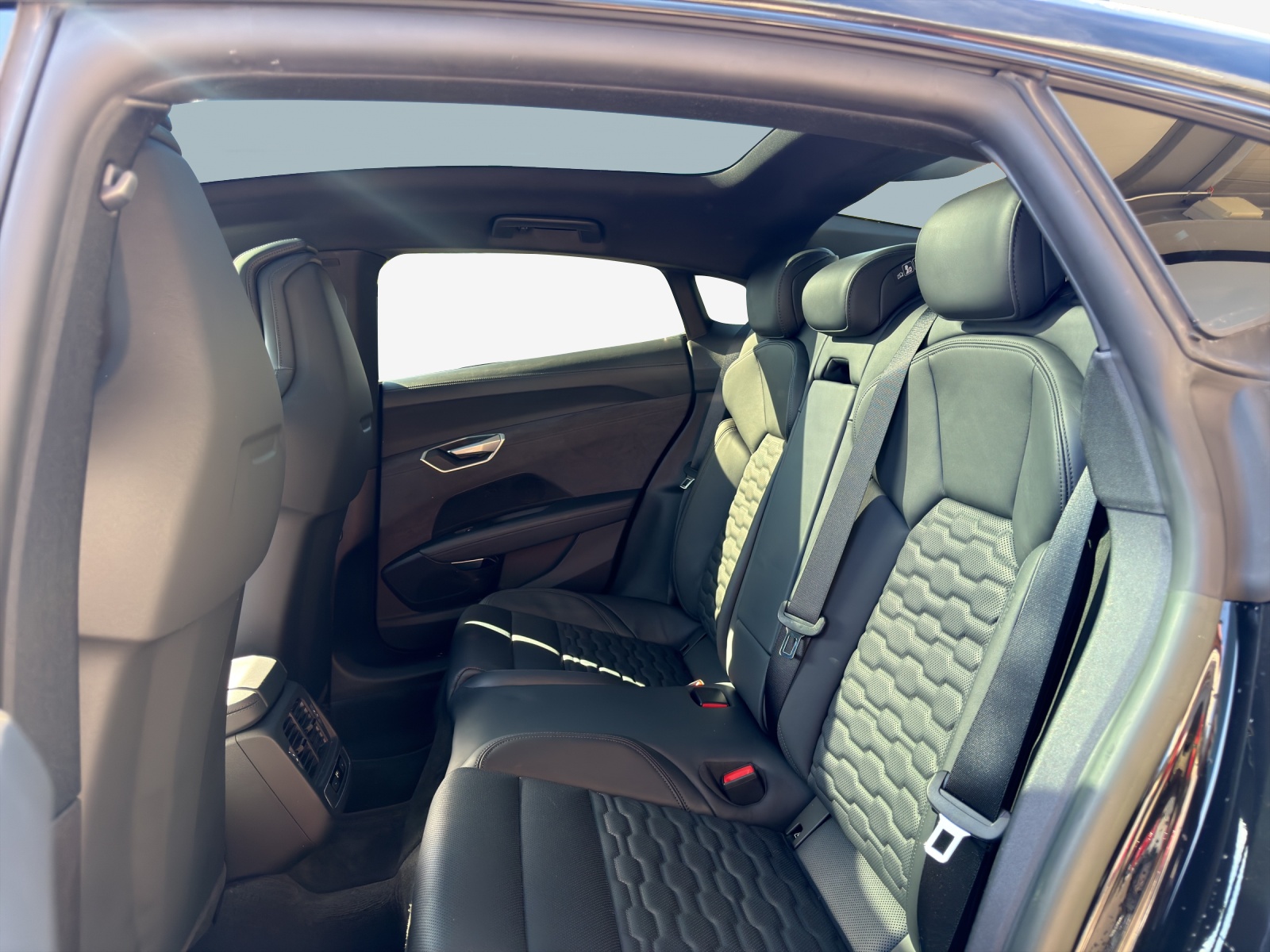 AUDI e-tron GT quattro-image-11