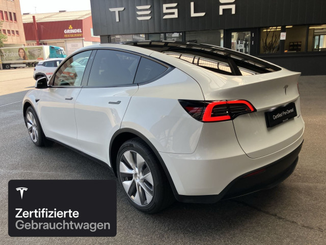 TESLA Model Y Long Range AWD-image-6