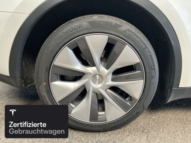 TESLA Model Y Long Range AWD-image-9