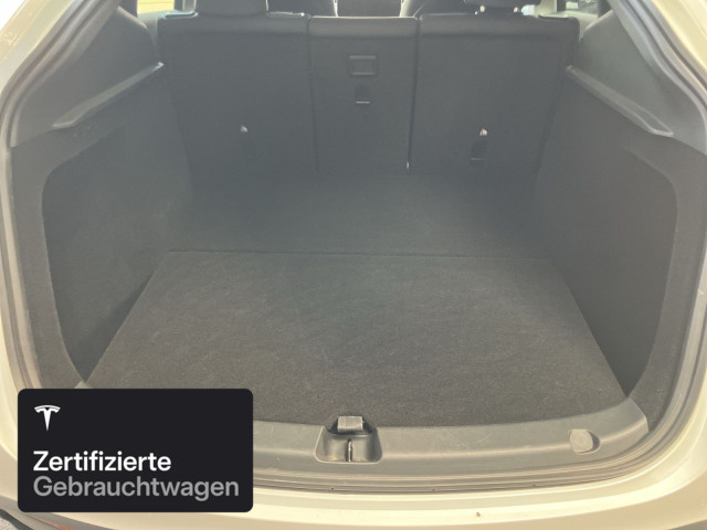 TESLA Model Y Long Range AWD-image-15