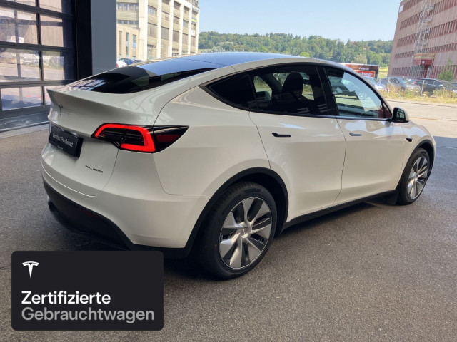 TESLA Model Y Long Range AWD-image-8