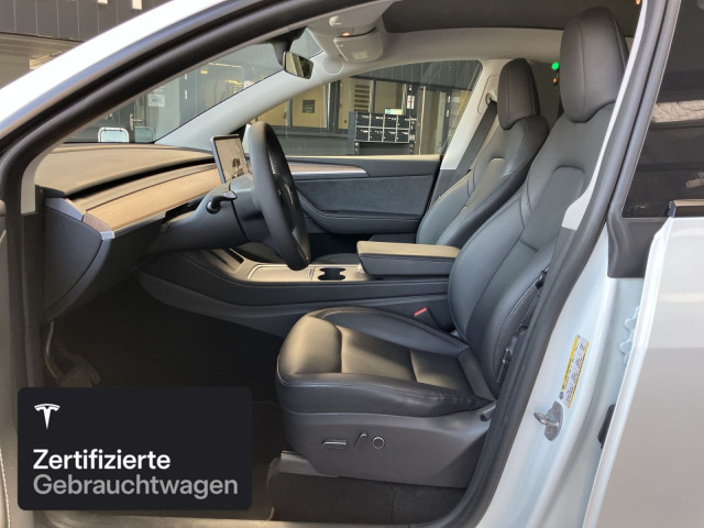 TESLA Model Y Long Range AWD-image-12
