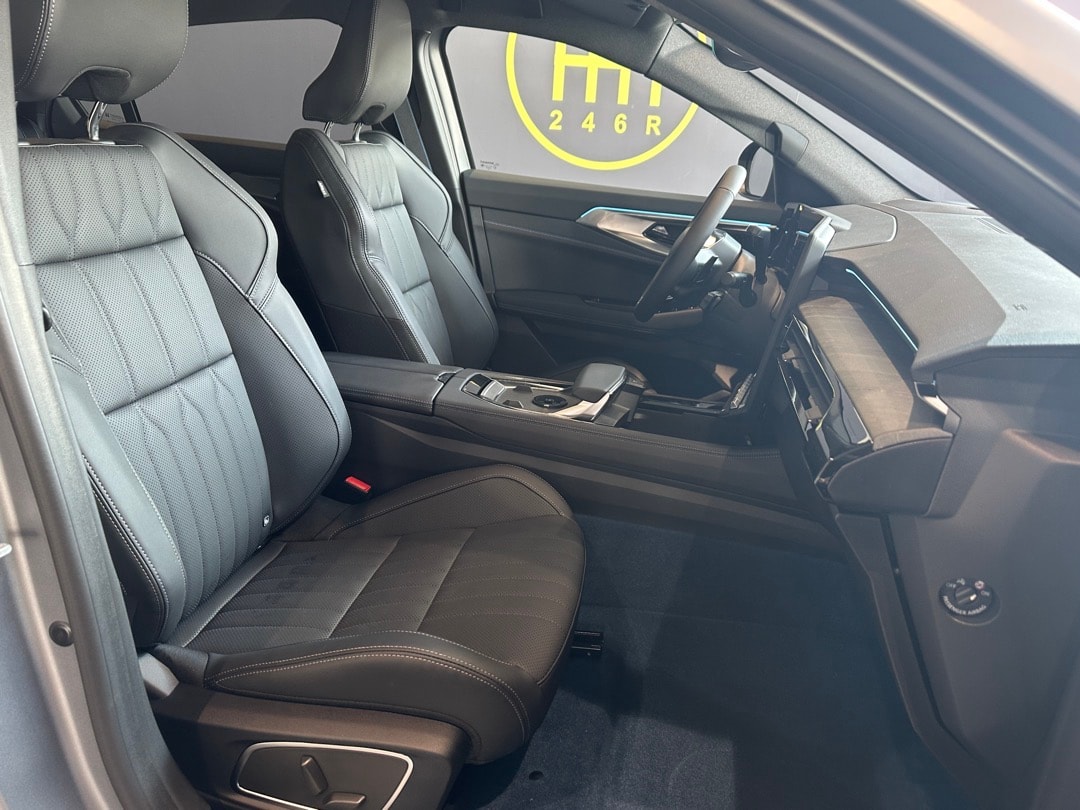 RENAULT Rafale 1.2 E-Tech Plug-in Hybrid 300 4x4 Atelier Alpine-image-13
