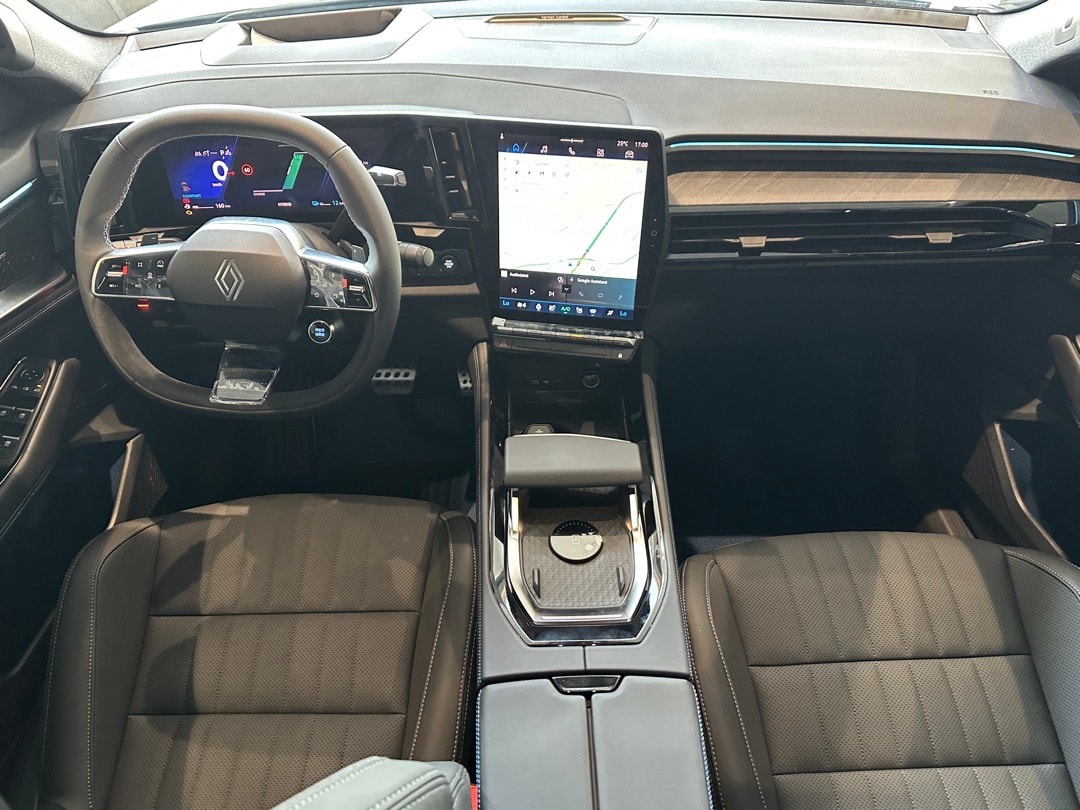 RENAULT Rafale 1.2 E-Tech Plug-in Hybrid 300 4x4 Atelier Alpine-image-10