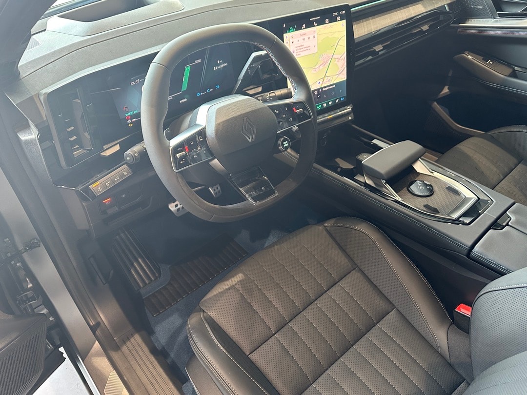 RENAULT Rafale 1.2 E-Tech Plug-in Hybrid 300 4x4 Atelier Alpine-image-12