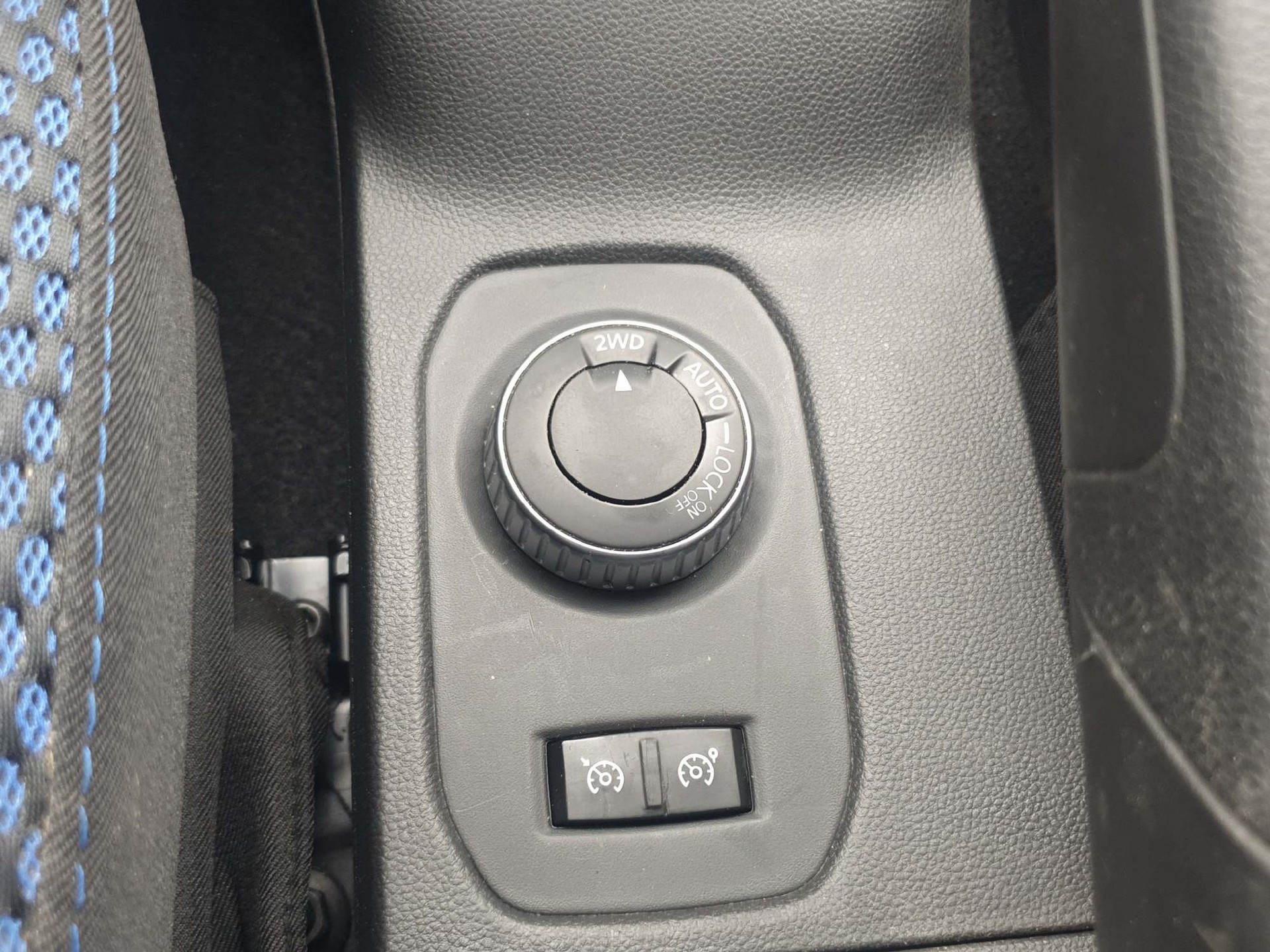 DACIA Duster 1.5 Blue dCi Celebration 4WD-image-10
