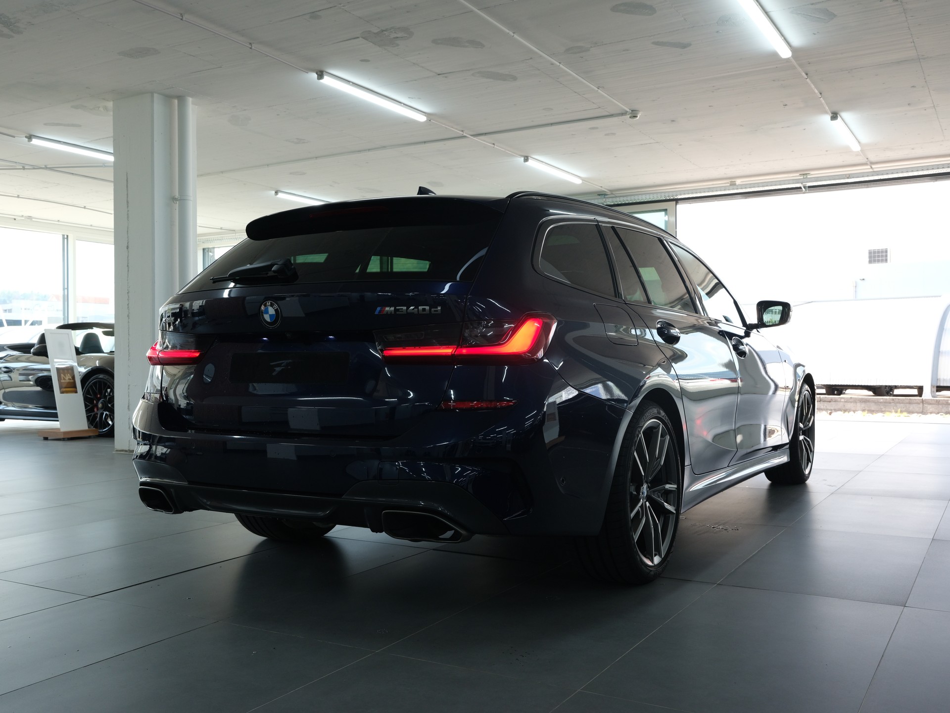 BMW M340d xDrive 48V Touring Steptronic Sport *Harman & Kardon* *360 Kamera* *Head up Display*-showroom-element-2