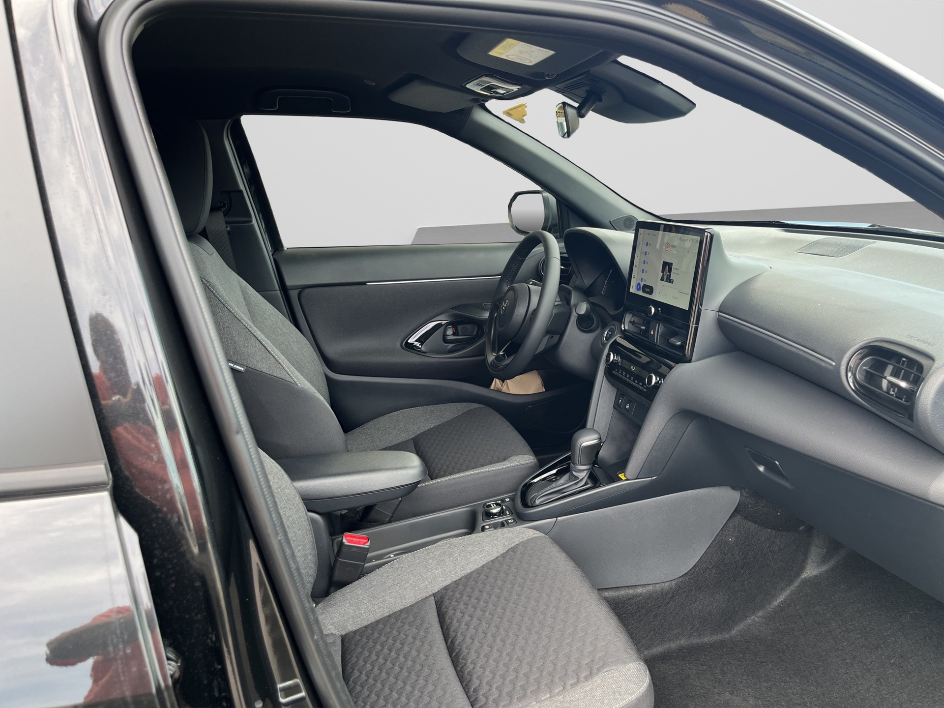 TOYOTA YARIS Cross 1.5 VVT-i HSD Trend AWD-image-11