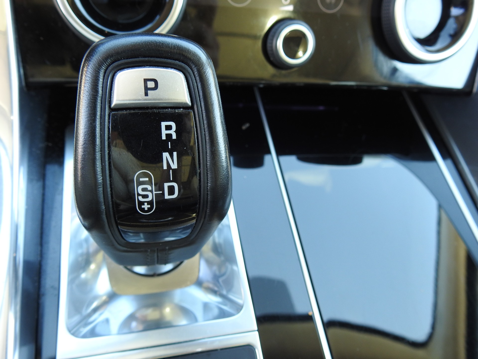 LAND ROVER Range Rover Sport 3.0 SDV Autobiography Dynamic Automatic-image-22
