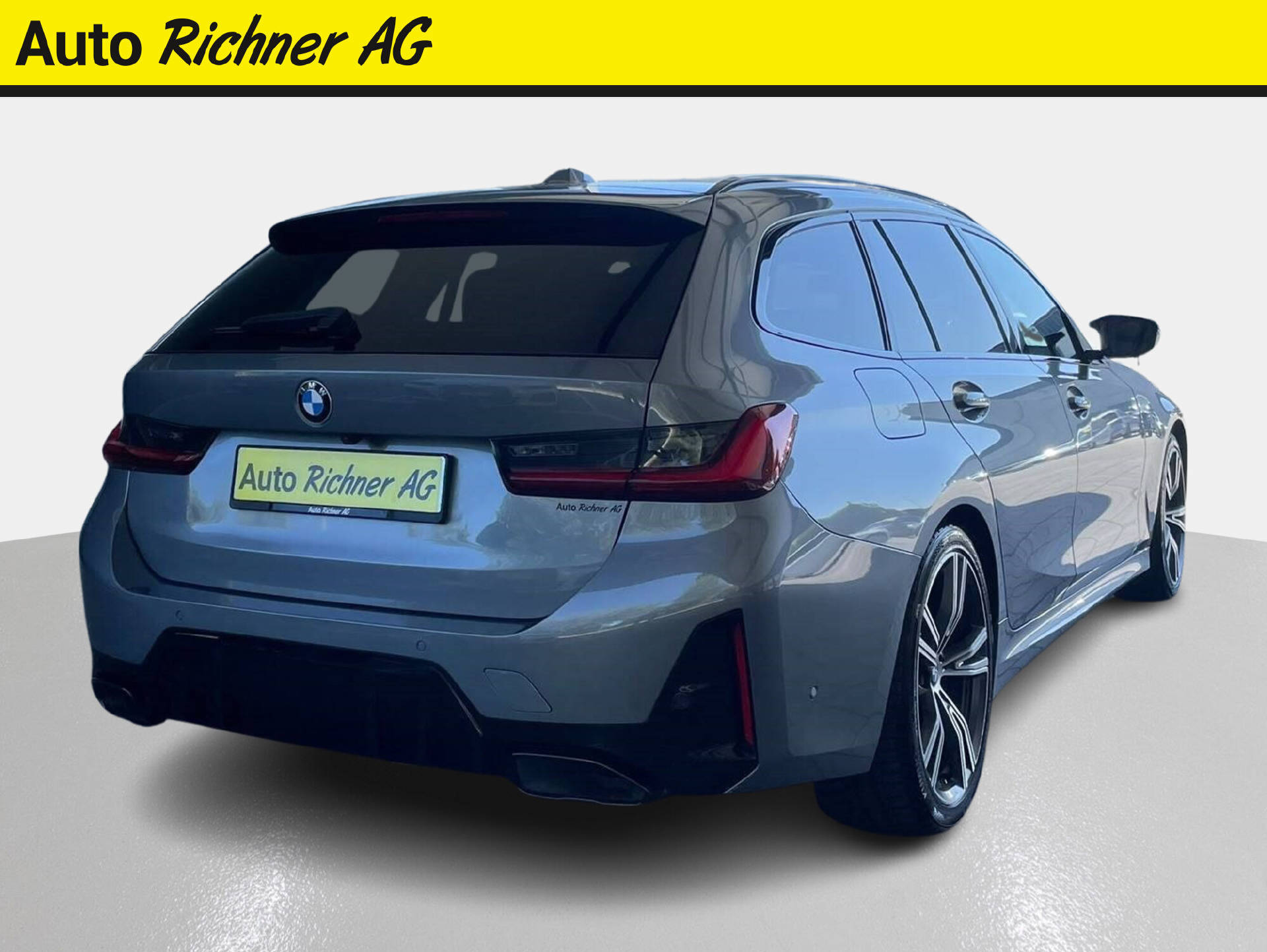 BMW M340i xDrive Touring-showroom-element-3