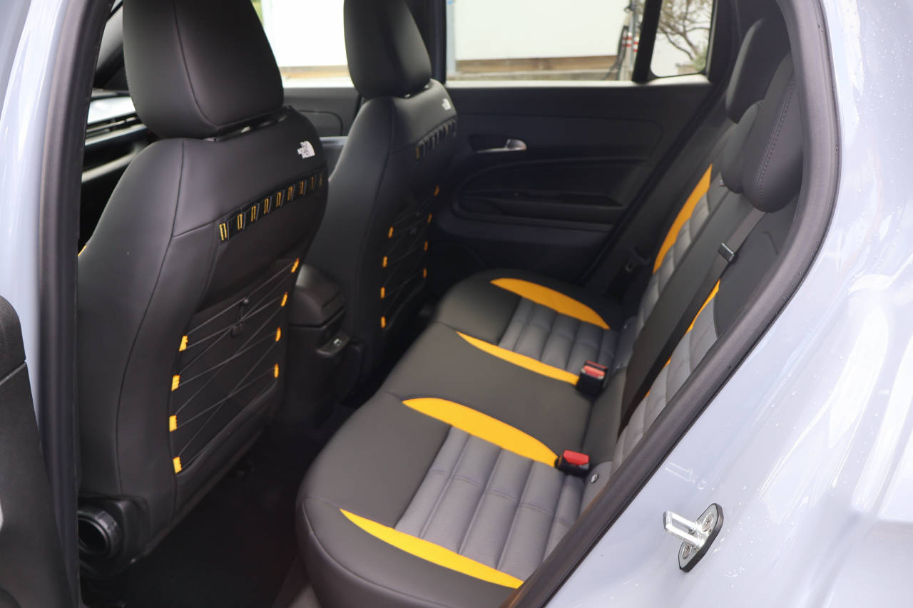 JEEP Avenger 1.2 MHEV The North Face 4xe-image-14