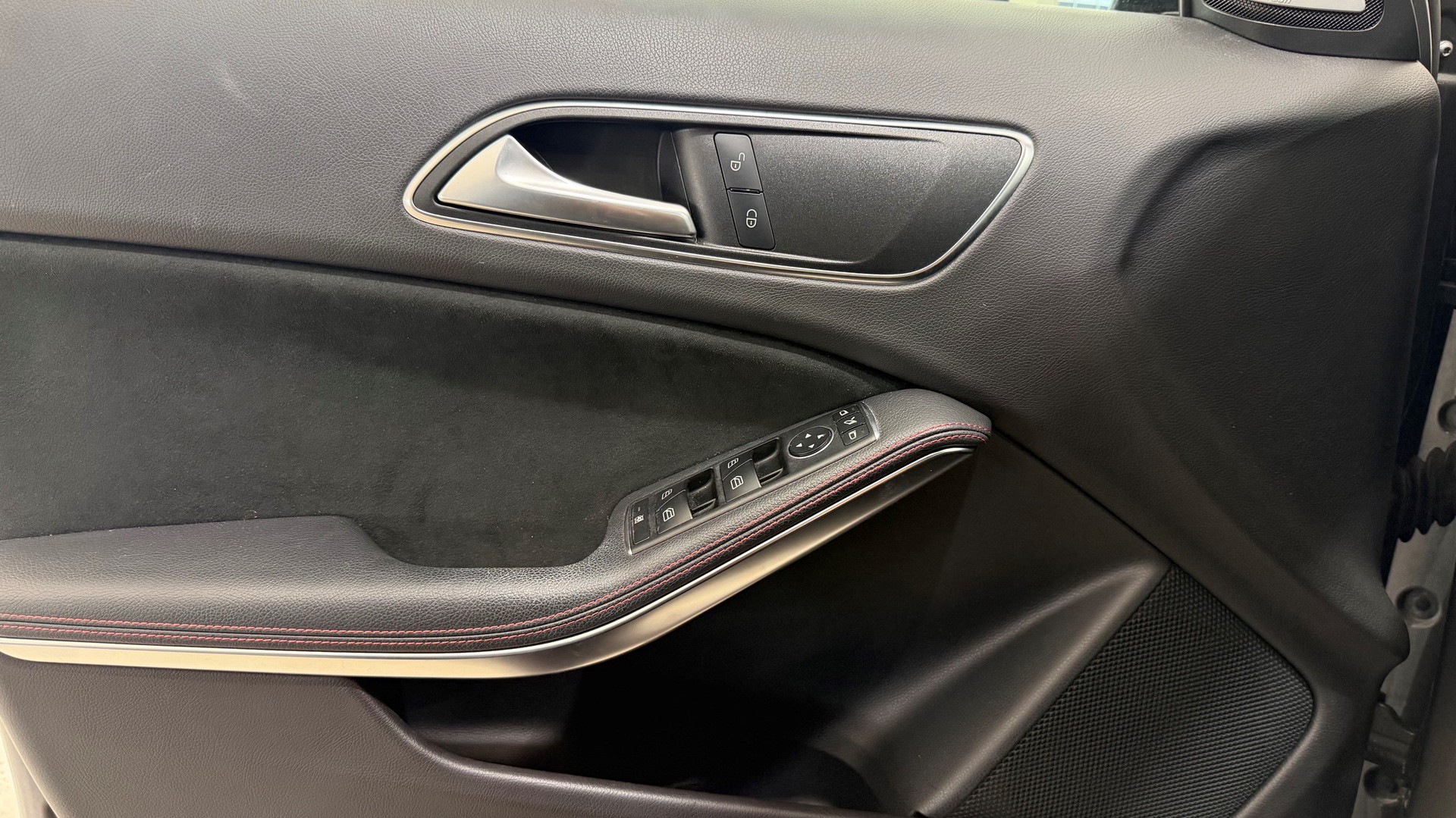 MERCEDES-BENZ GLA-Klasse X156 GLA 220 AMG Li-image-14