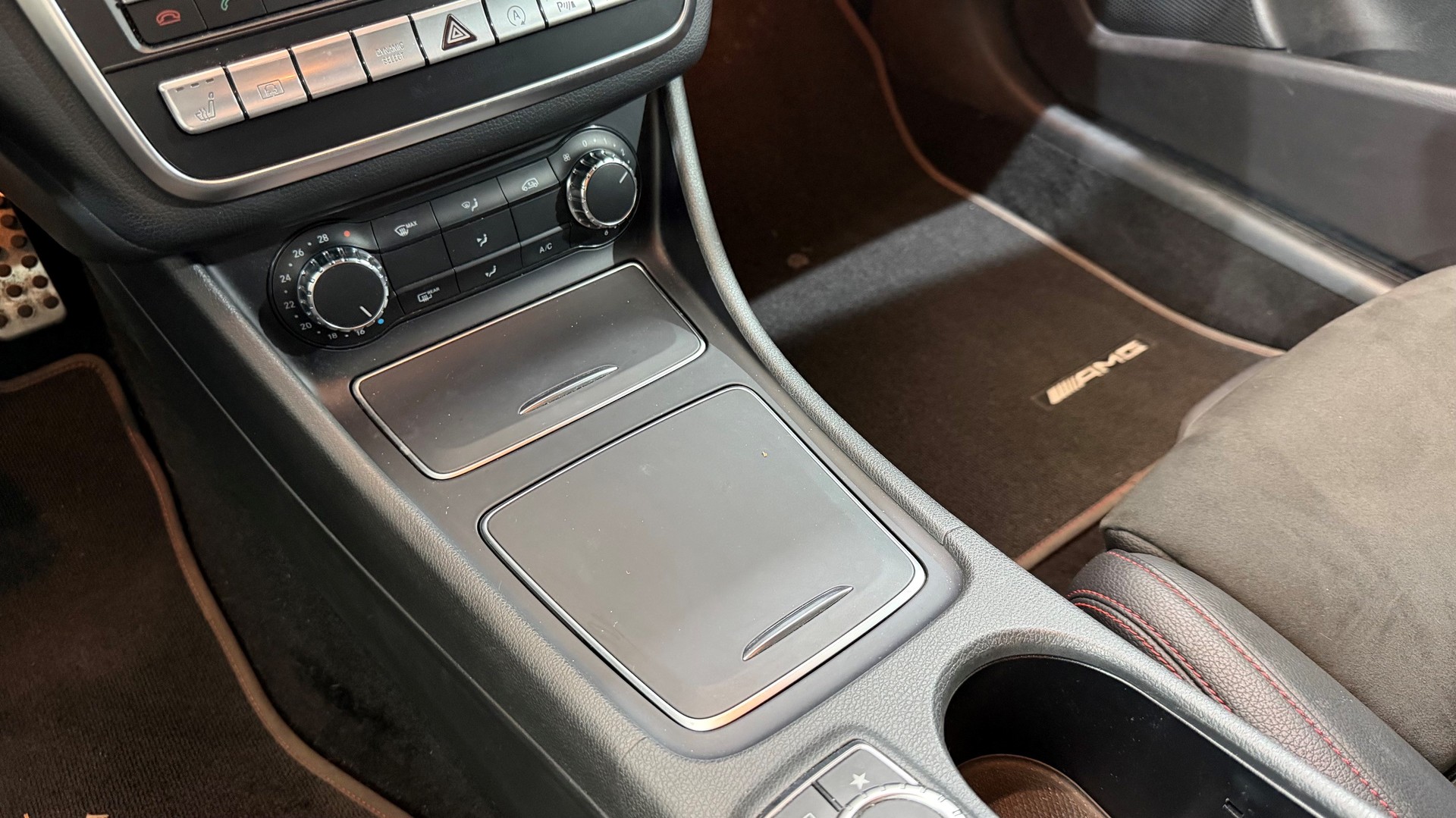 MERCEDES-BENZ GLA-Klasse X156 GLA 220 AMG Li-image-15