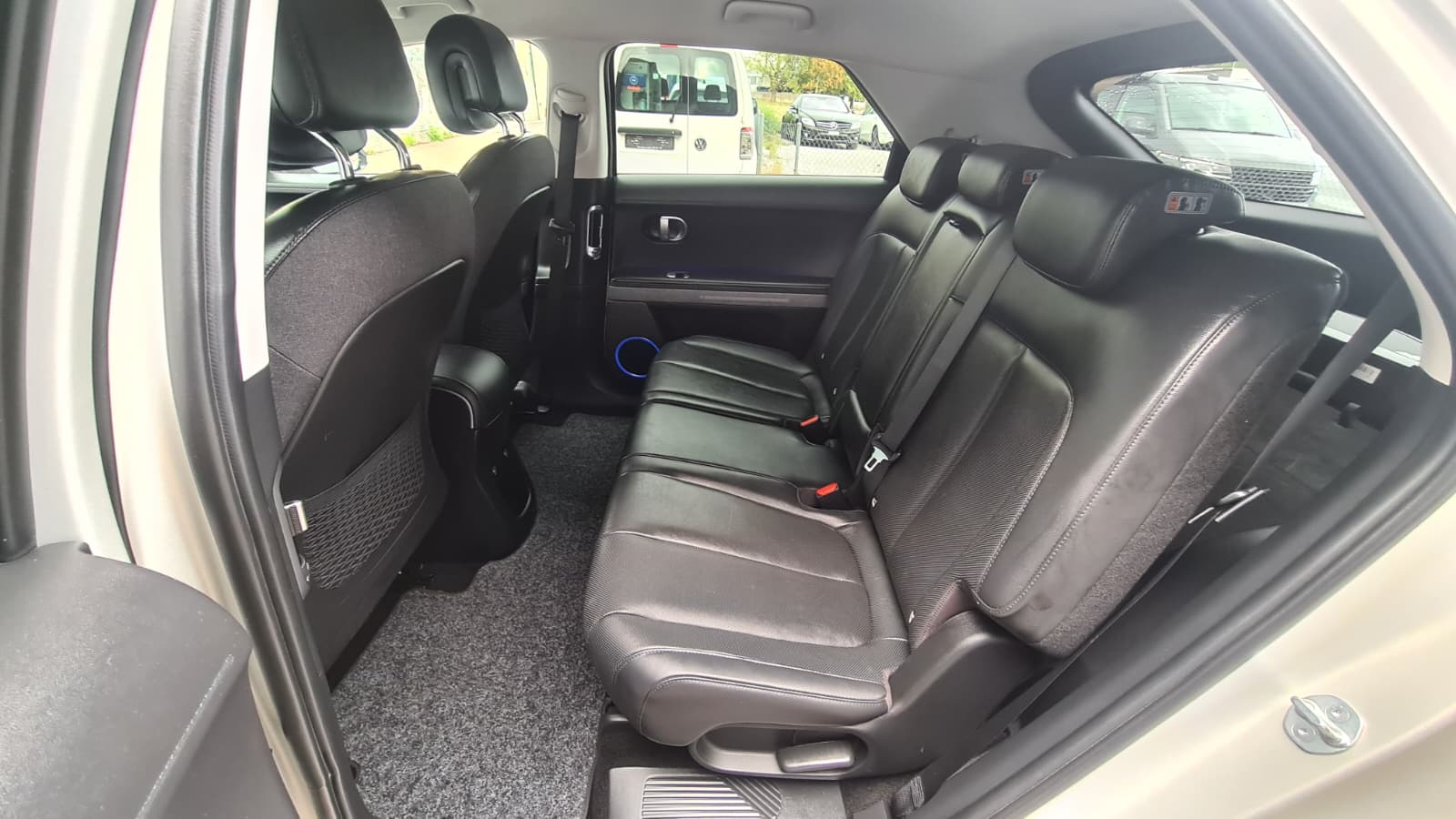 HYUNDAI Ioniq 5 77kWh Amplia 2WD ** Voll-Leder ** Gr-Navi ** RF-Kamera 360° ** Sitzheizung V+H ** H-UP-Disp ** Modell 2023 **-image-18