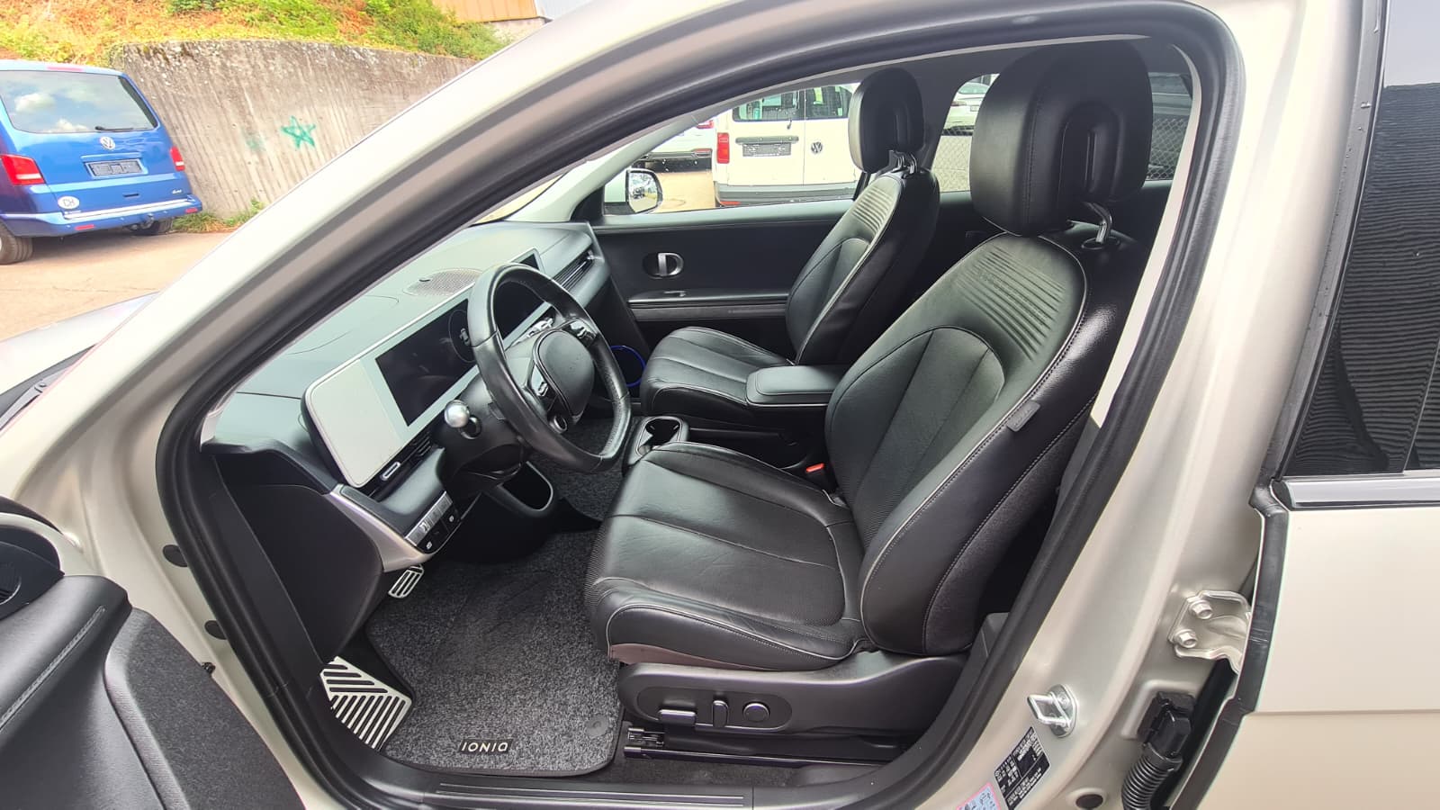 HYUNDAI Ioniq 5 77kWh Amplia 2WD ** Voll-Leder ** Gr-Navi ** RF-Kamera 360° ** Sitzheizung V+H ** H-UP-Disp ** Modell 2023 **-image-17