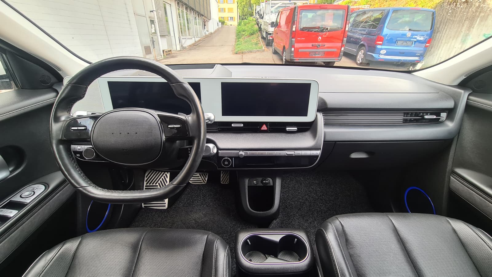 HYUNDAI Ioniq 5 77kWh Amplia 2WD ** Voll-Leder ** Gr-Navi ** RF-Kamera 360° ** Sitzheizung V+H ** H-UP-Disp ** Modell 2023 **-image-16