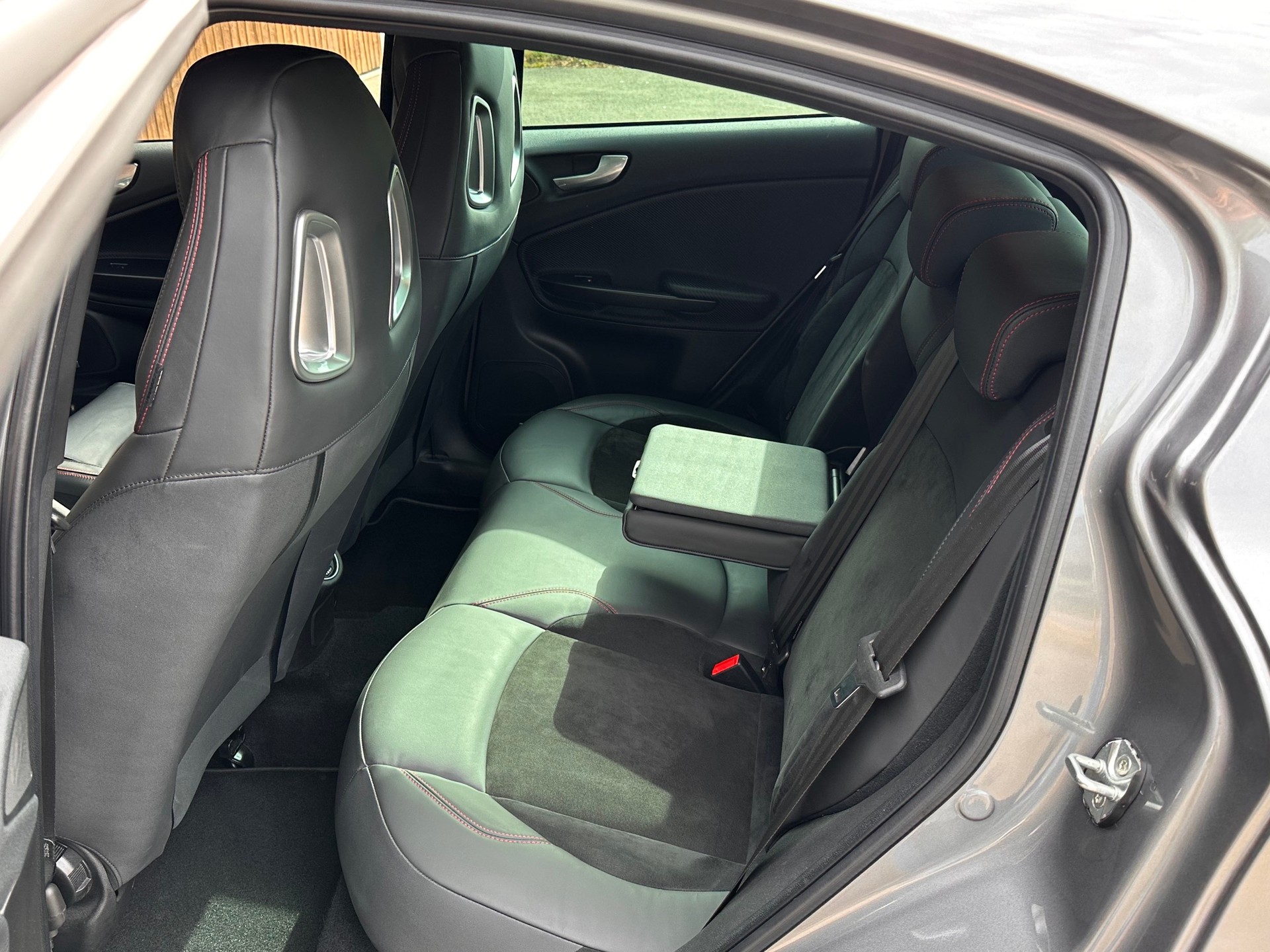 ALFA ROMEO Giulietta 1750 TBi Veloce TCT-image-12