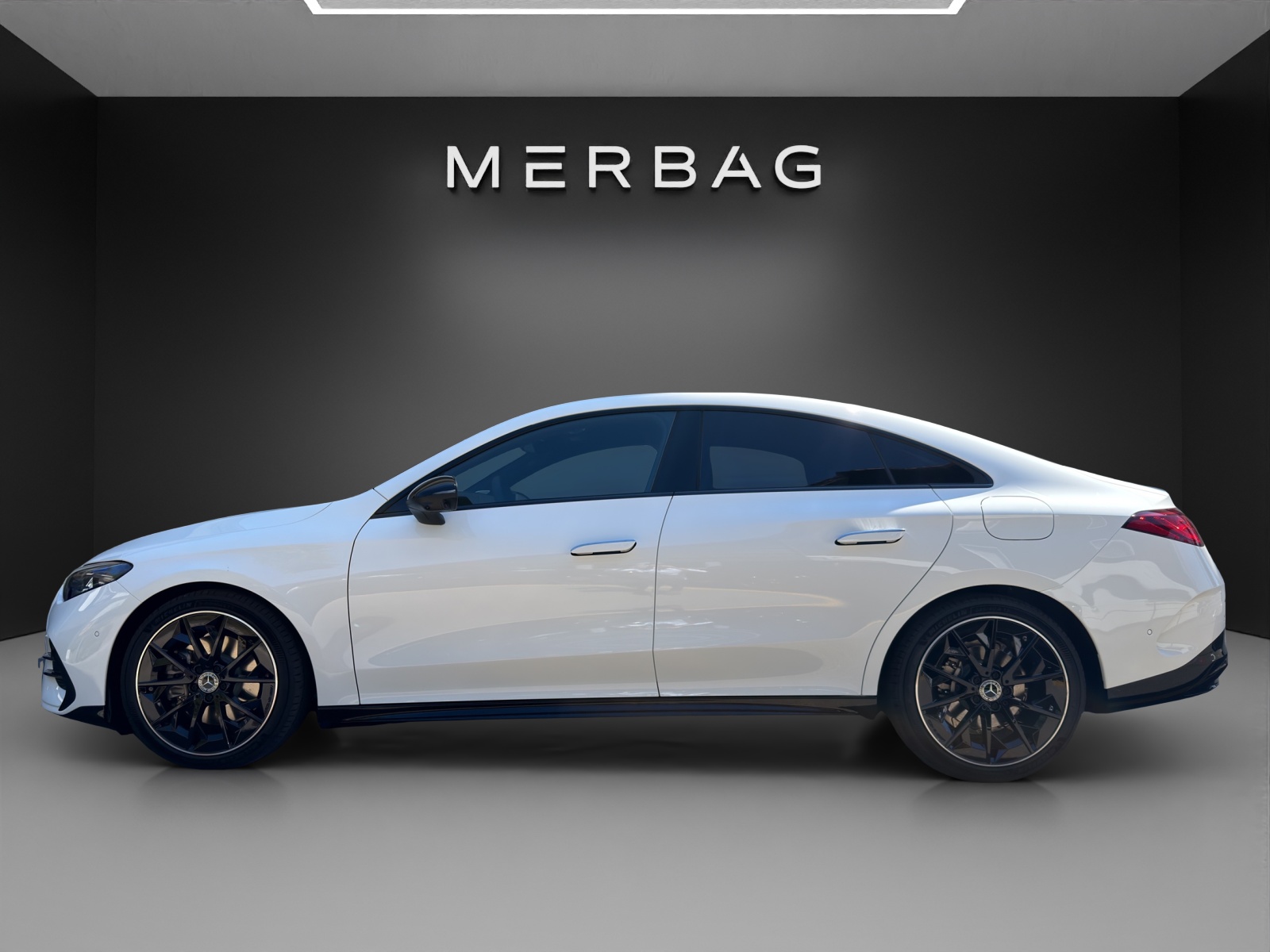 MERCEDES-BENZ CLA 200 8G-DCT 4Matic-image-5