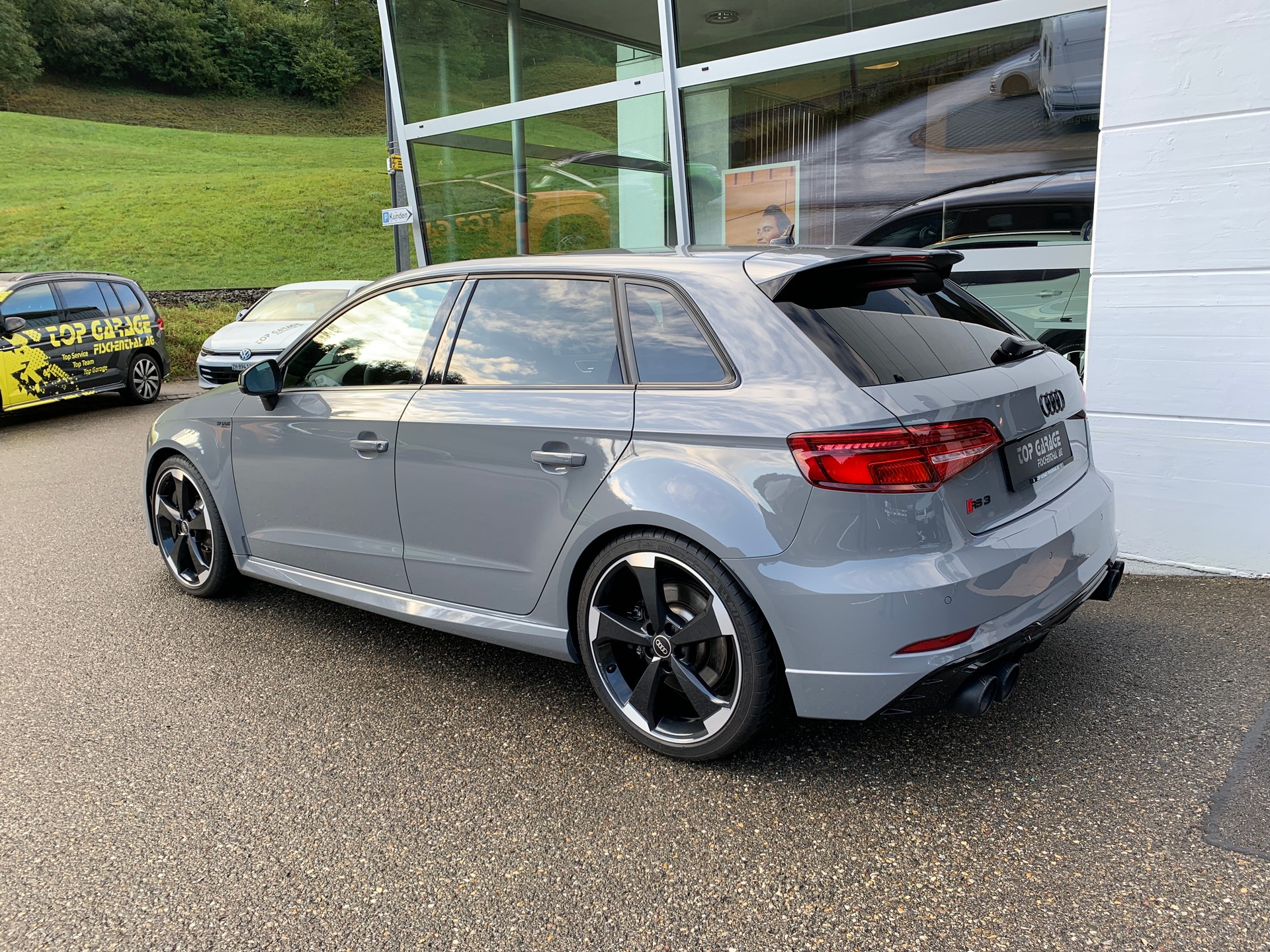 AUDI RS3 Sportback 2.5 TSI quattro S-tronic-image-4