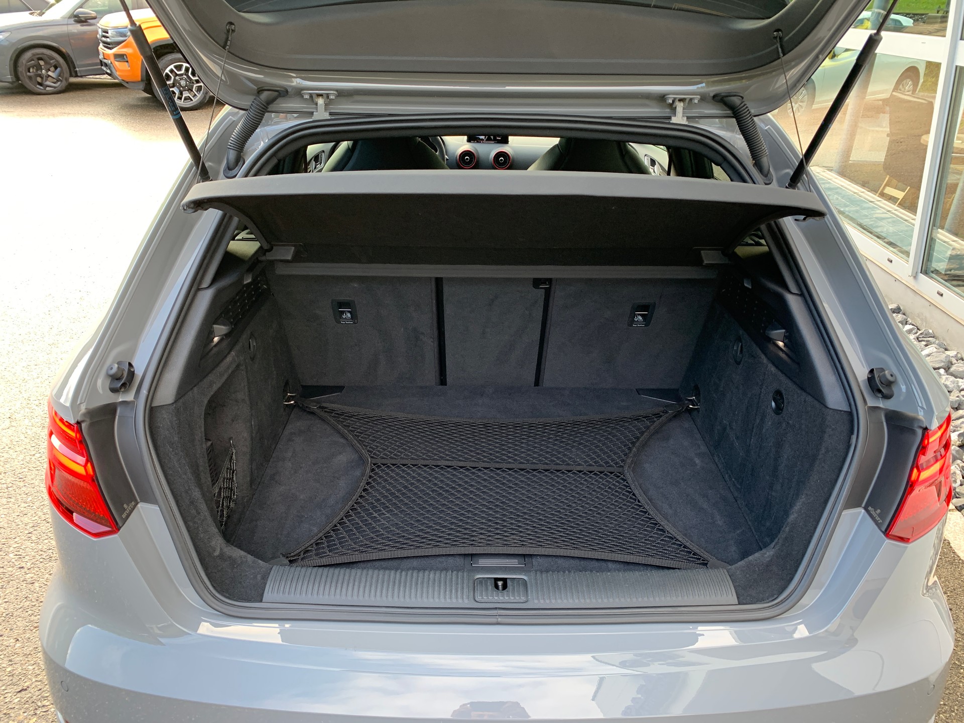 AUDI RS3 Sportback 2.5 TSI quattro S-tronic-image-18