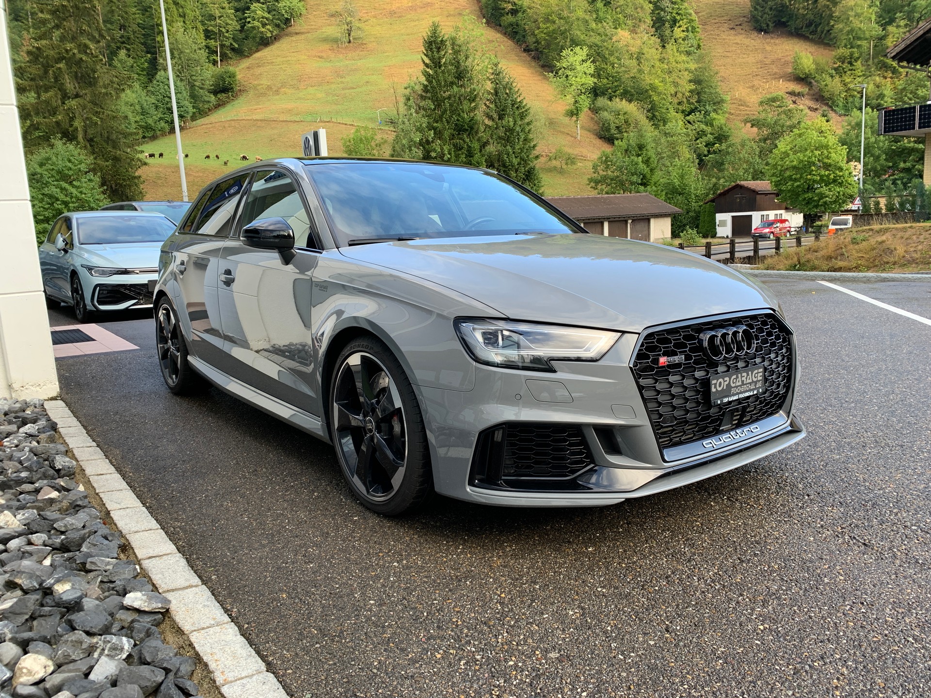 AUDI RS3 Sportback 2.5 TSI quattro S-tronic-image-2