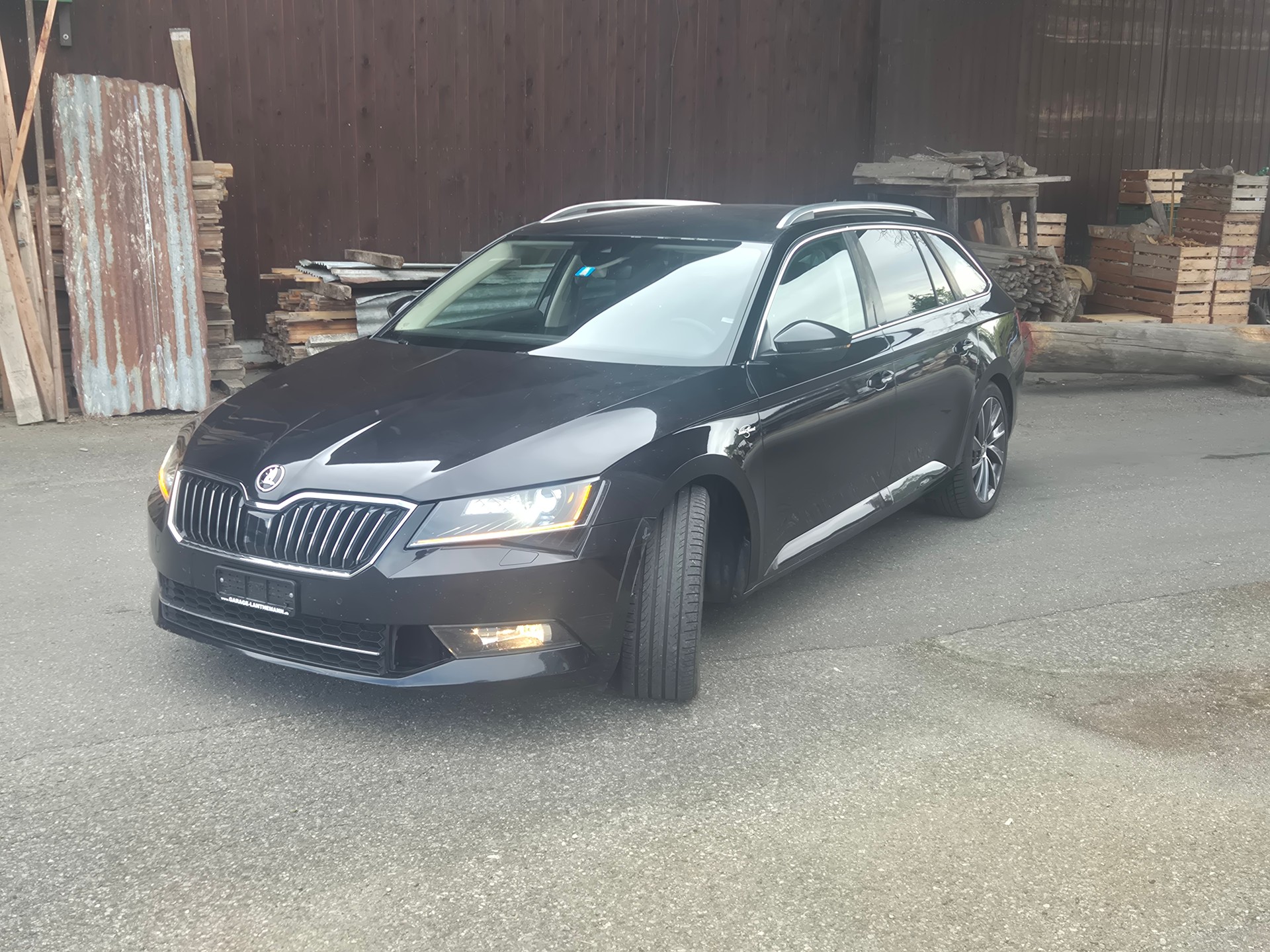 SKODA Super B 4x4 Automat 2017 Top Zustand-image-2