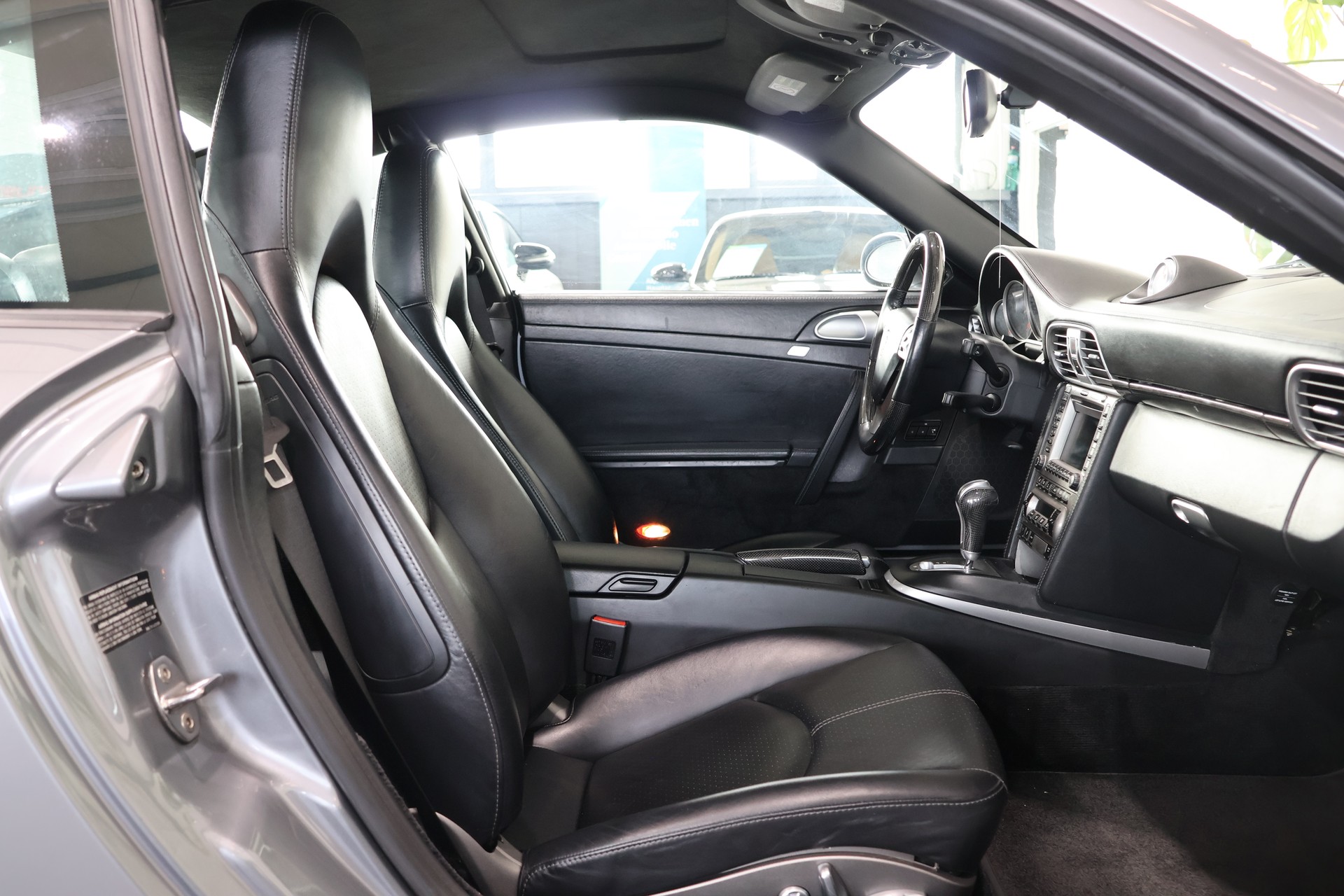 PORSCHE Carrera 4S-image-12