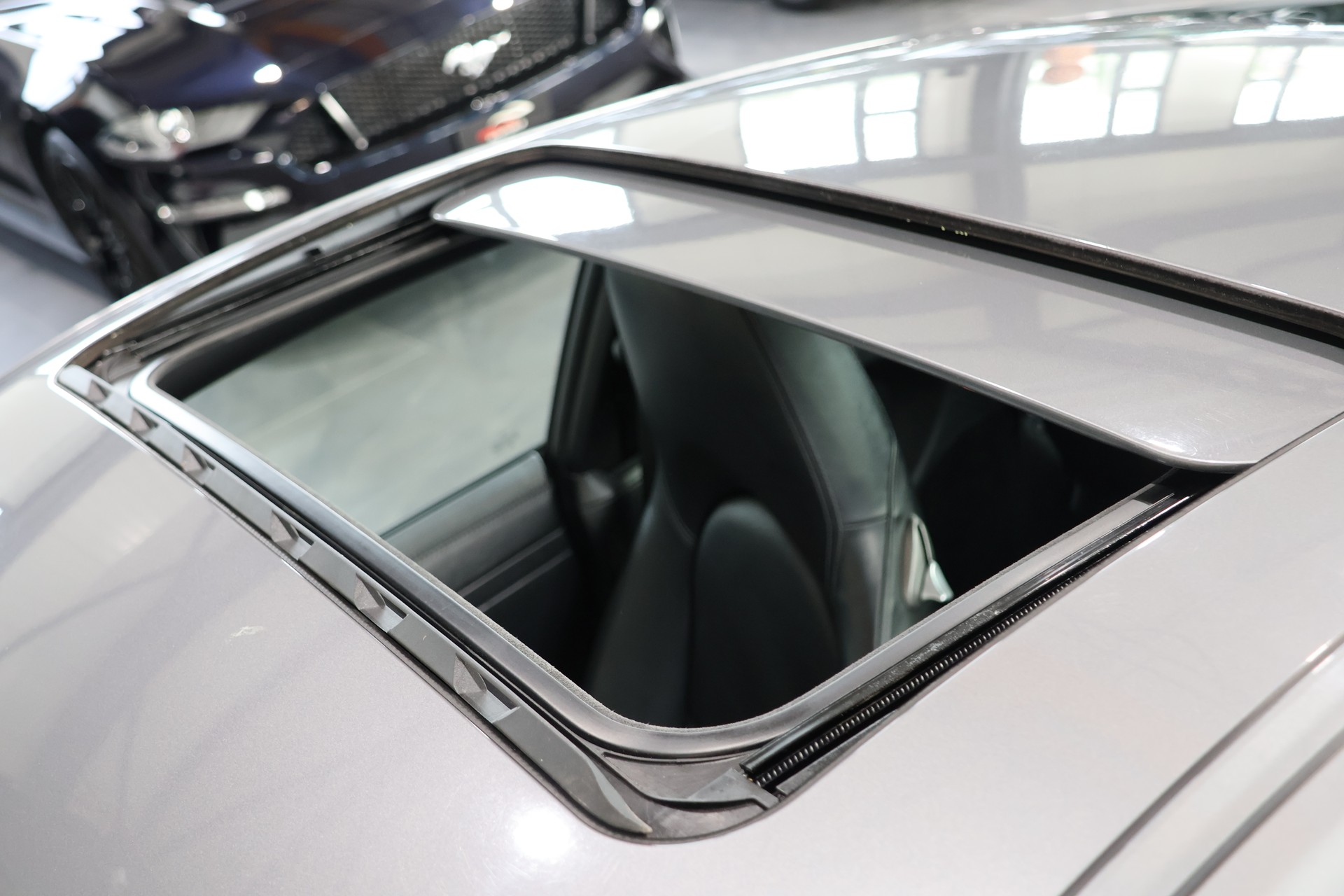 PORSCHE Carrera 4S-image-14