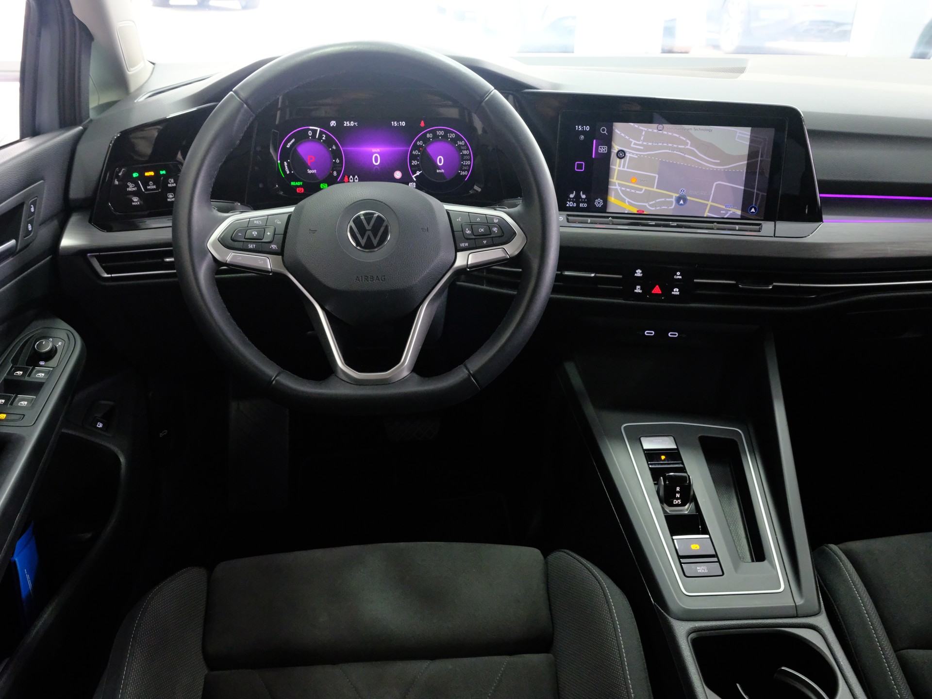 VW Golf 1.4 TSI PHEV Selection-image-10