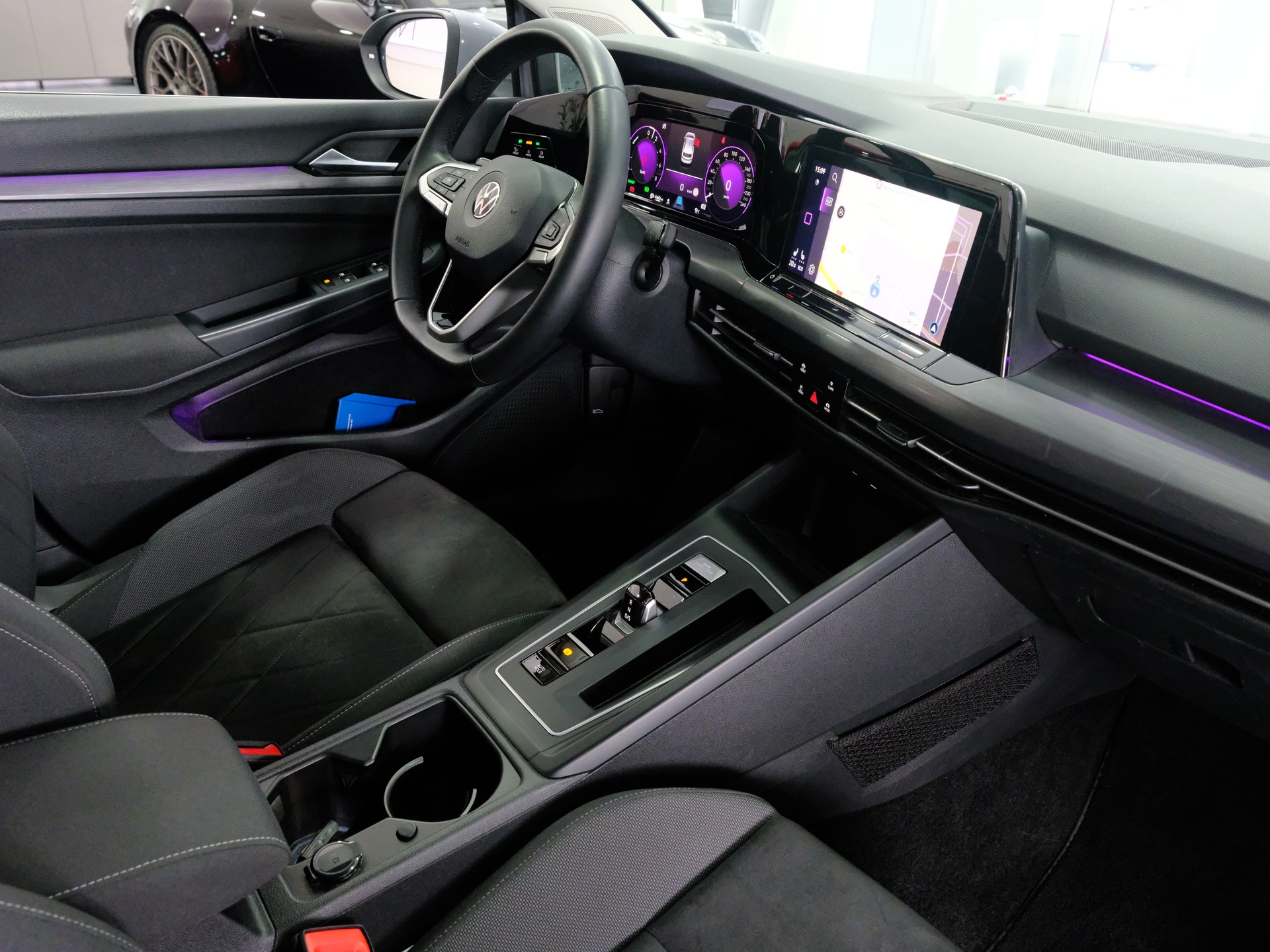 VW Golf 1.4 TSI PHEV Selection-image-12
