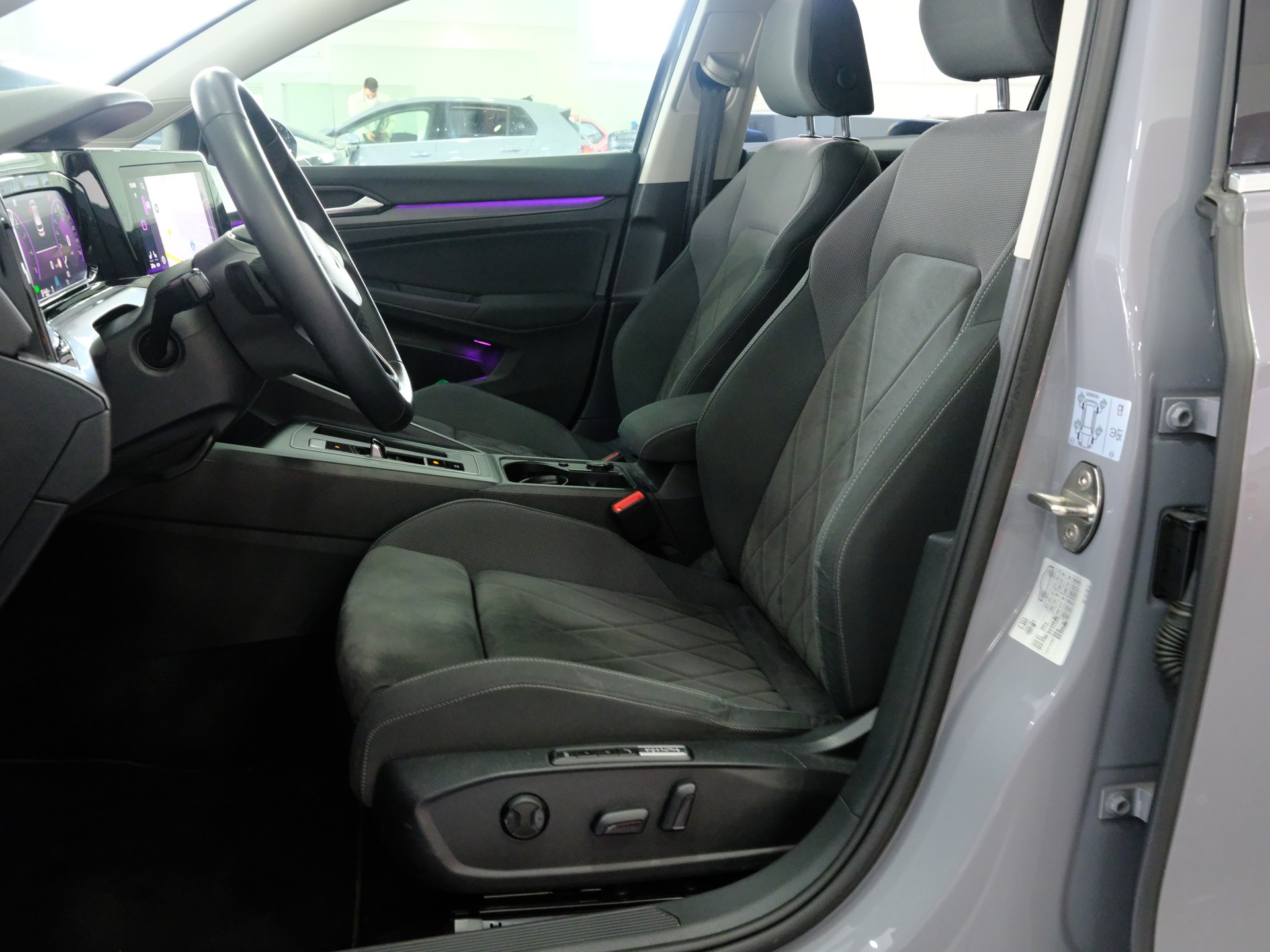 VW Golf 1.4 TSI PHEV Selection-image-9