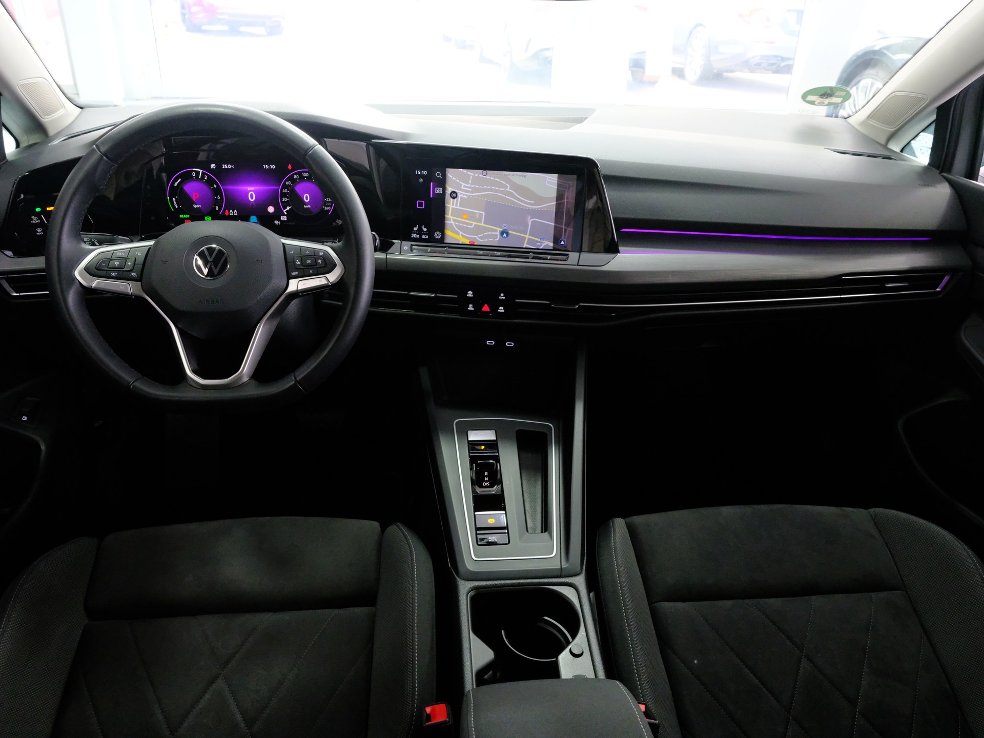 VW Golf 1.4 TSI PHEV Selection-image-11