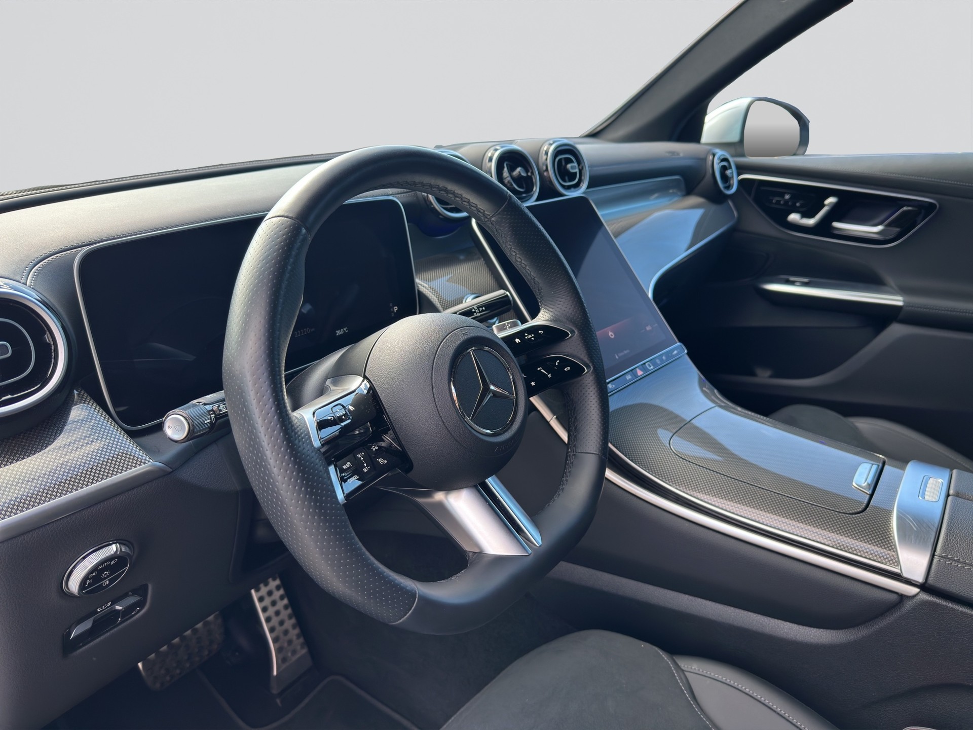 MERCEDES-BENZ GLC 300 4Matic AMG Line 9G-Tronic-image-4