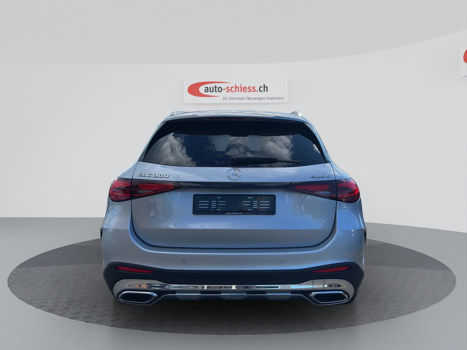 MERCEDES-BENZ GLC 300 4Matic AMG Line 9G-Tronic-image-14