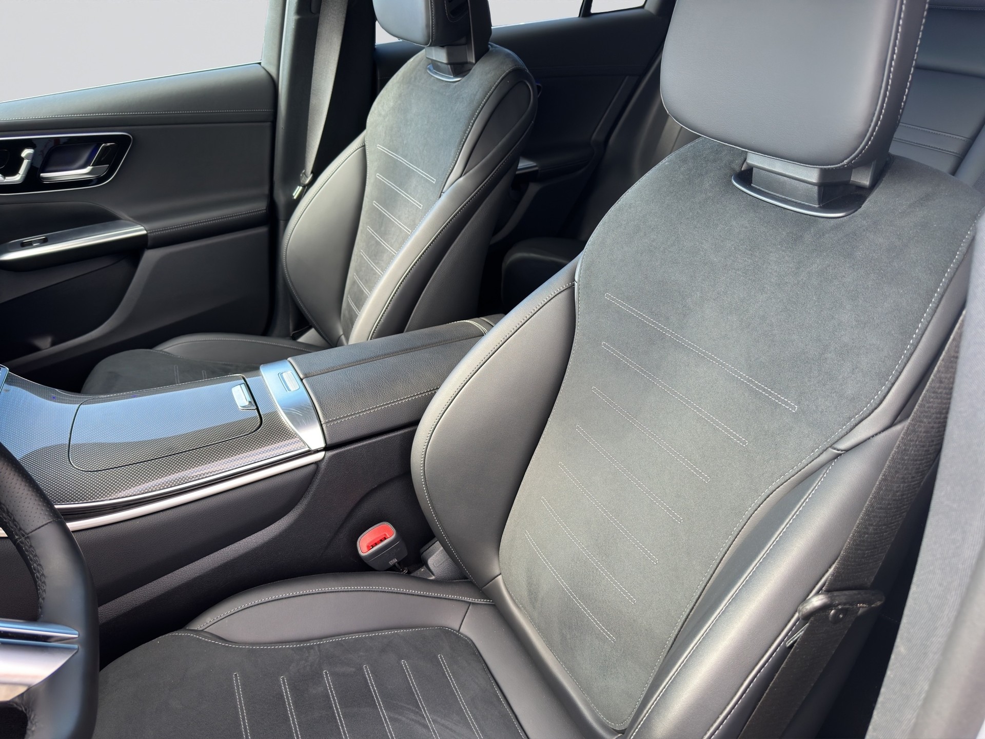 MERCEDES-BENZ GLC 300 4Matic AMG Line 9G-Tronic-image-12