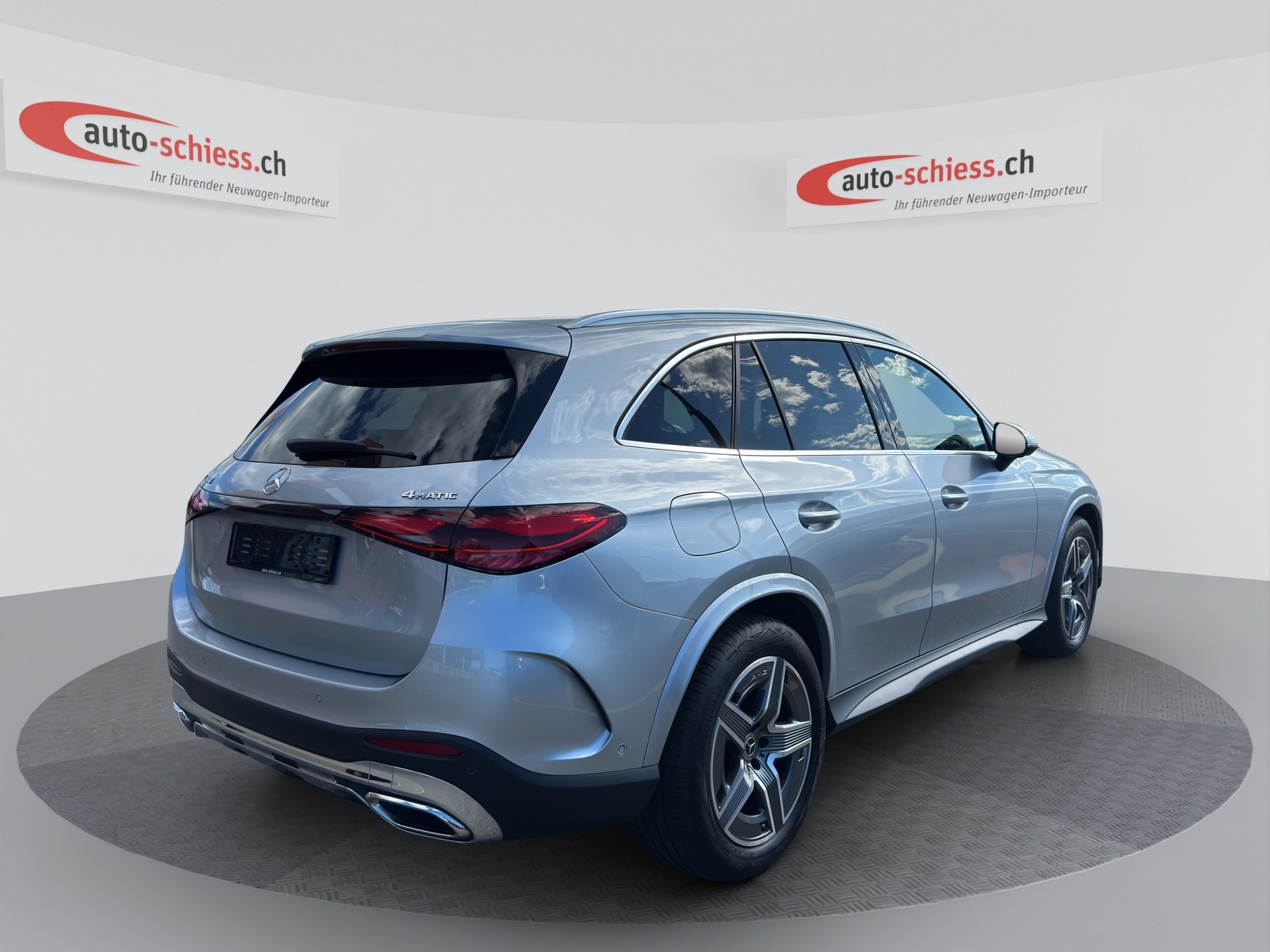 MERCEDES-BENZ GLC 300 4Matic AMG Line 9G-Tronic-image-11