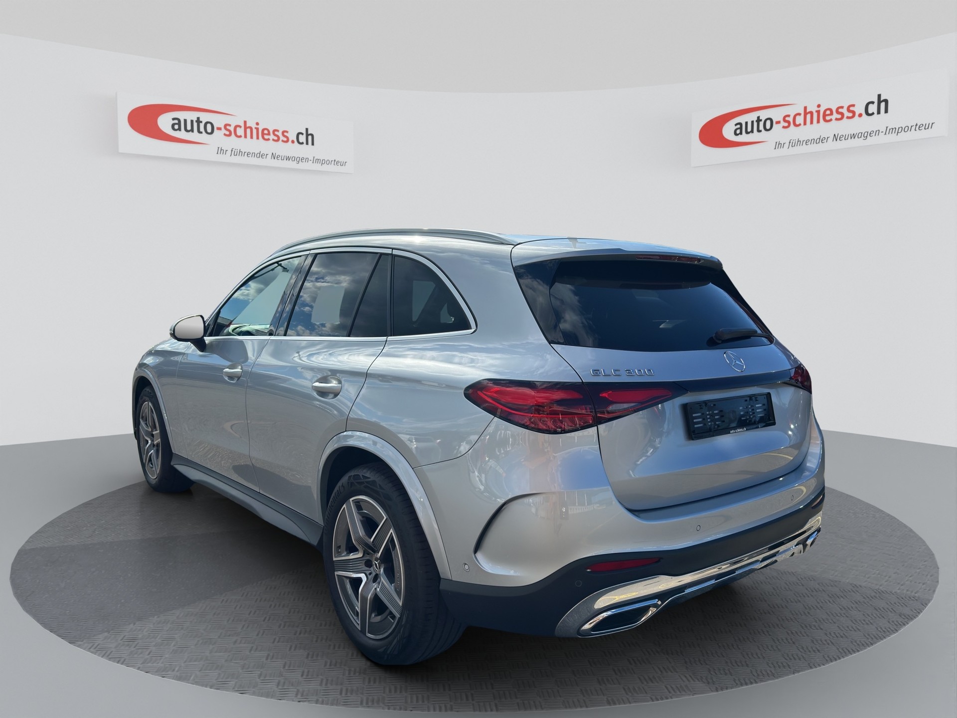MERCEDES-BENZ GLC 300 4Matic AMG Line 9G-Tronic-image-13