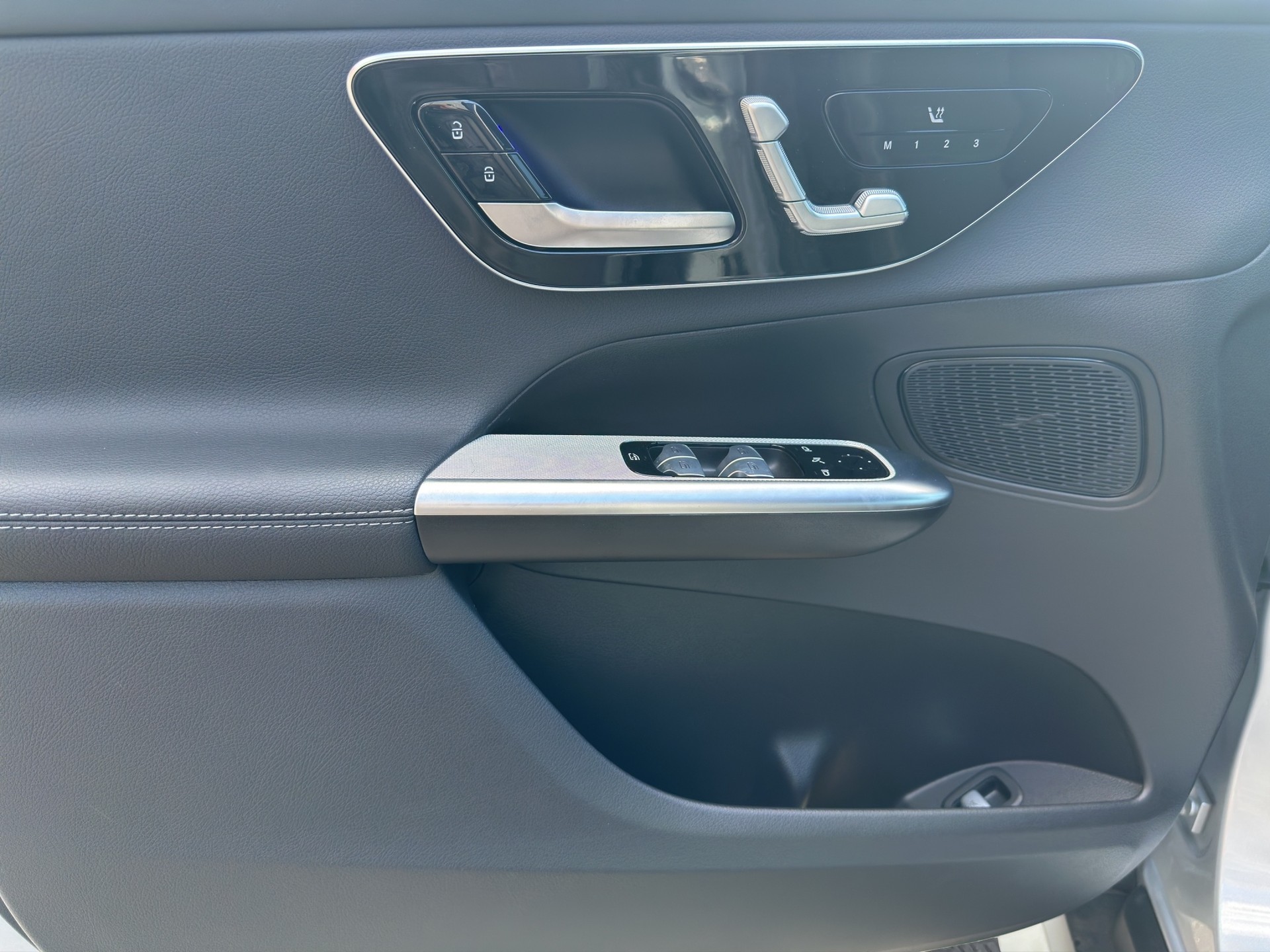 MERCEDES-BENZ GLC 300 4Matic AMG Line 9G-Tronic-image-9