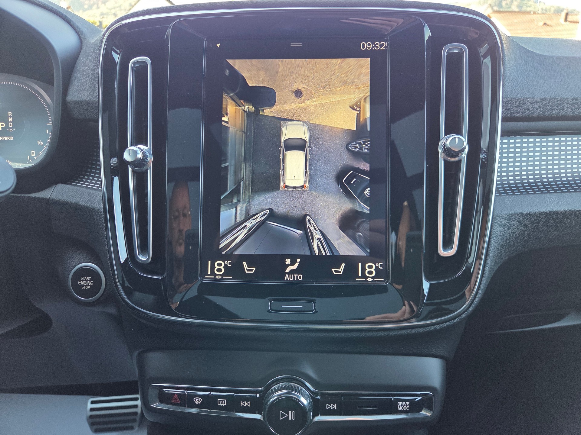 VOLVO XC40 T5 TwE R-Design DCT-image-19