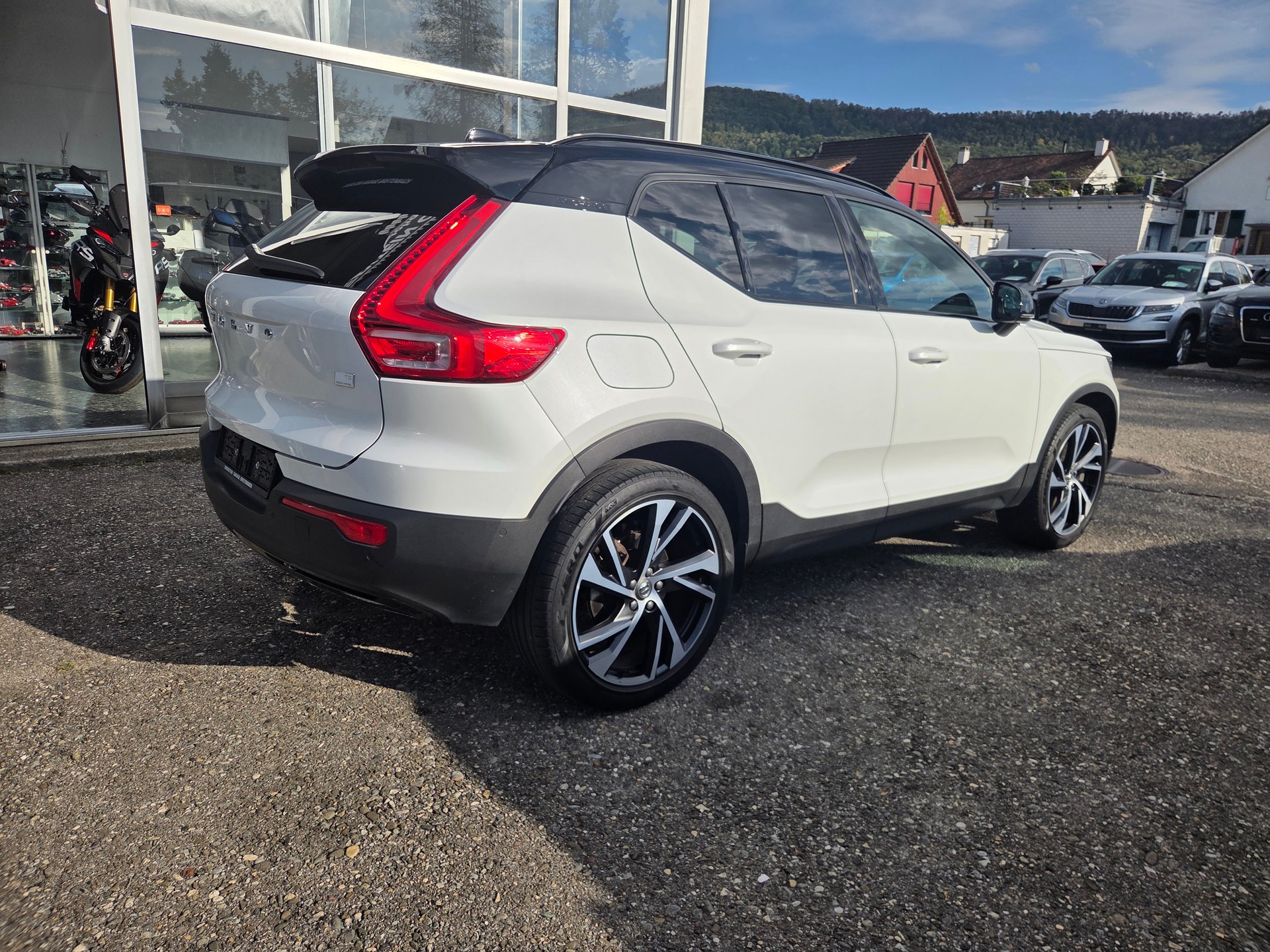 VOLVO XC40 T5 TwE R-Design DCT-image-4