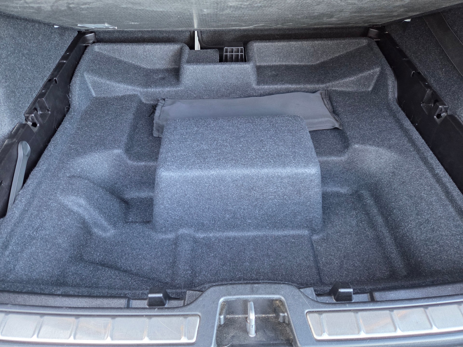 VOLVO XC40 T5 TwE R-Design DCT-image-15