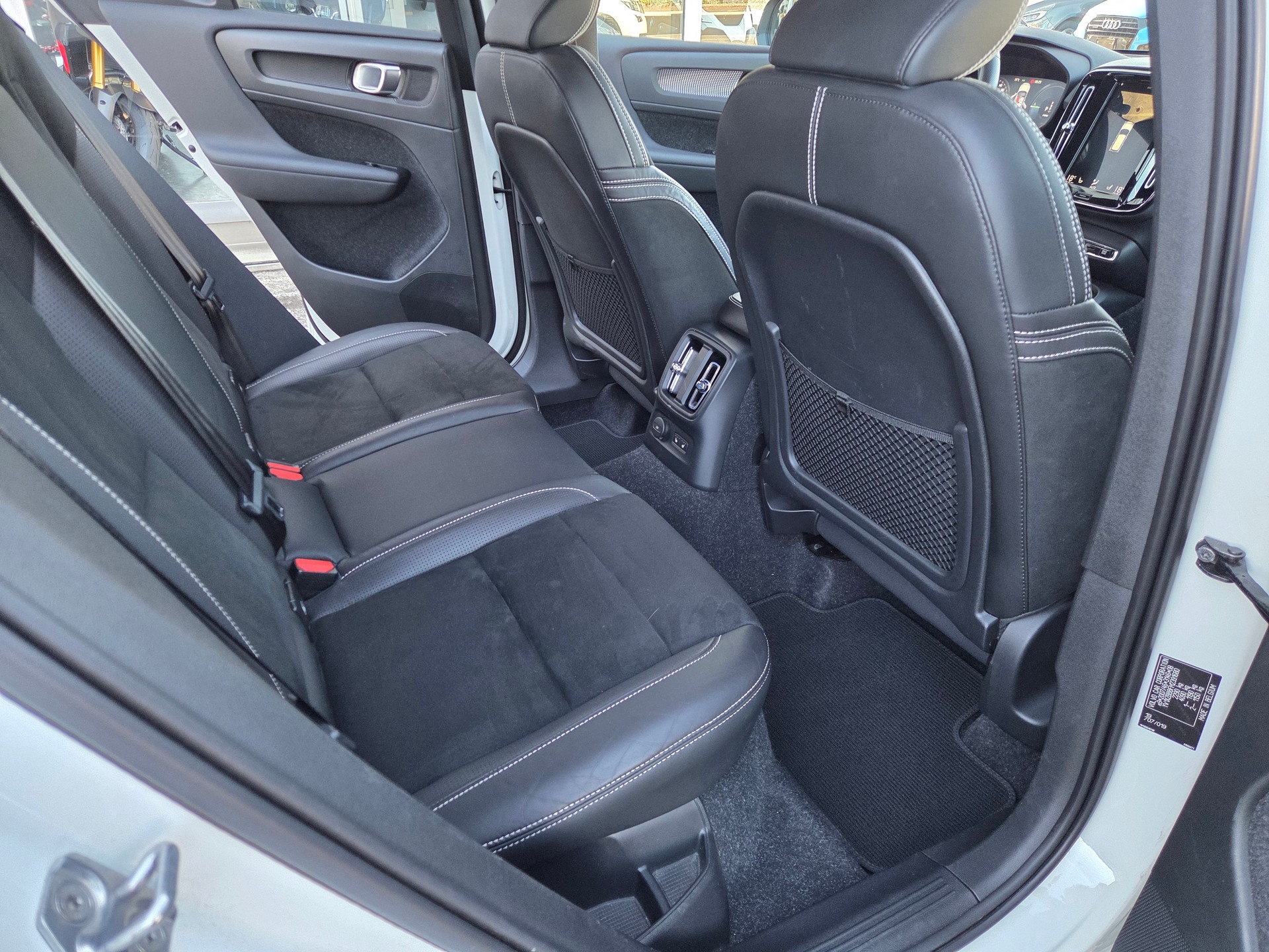 VOLVO XC40 T5 TwE R-Design DCT-image-12