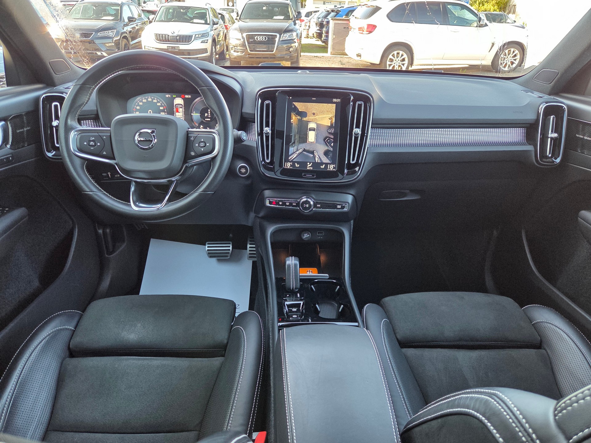 VOLVO XC40 T5 TwE R-Design DCT-image-18