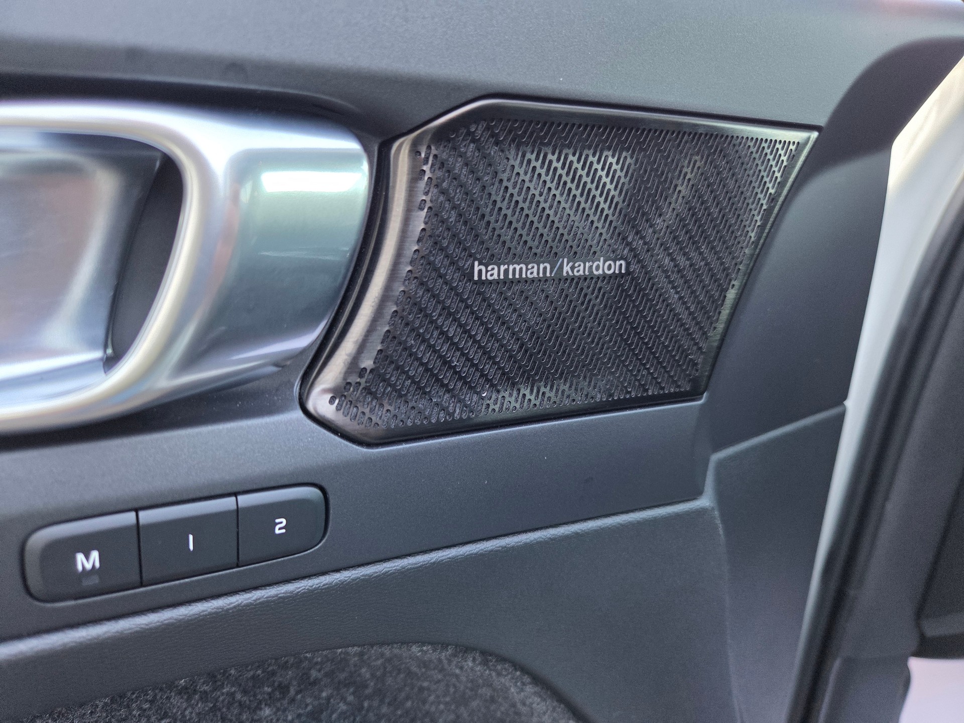 VOLVO XC40 T5 TwE R-Design DCT-image-22