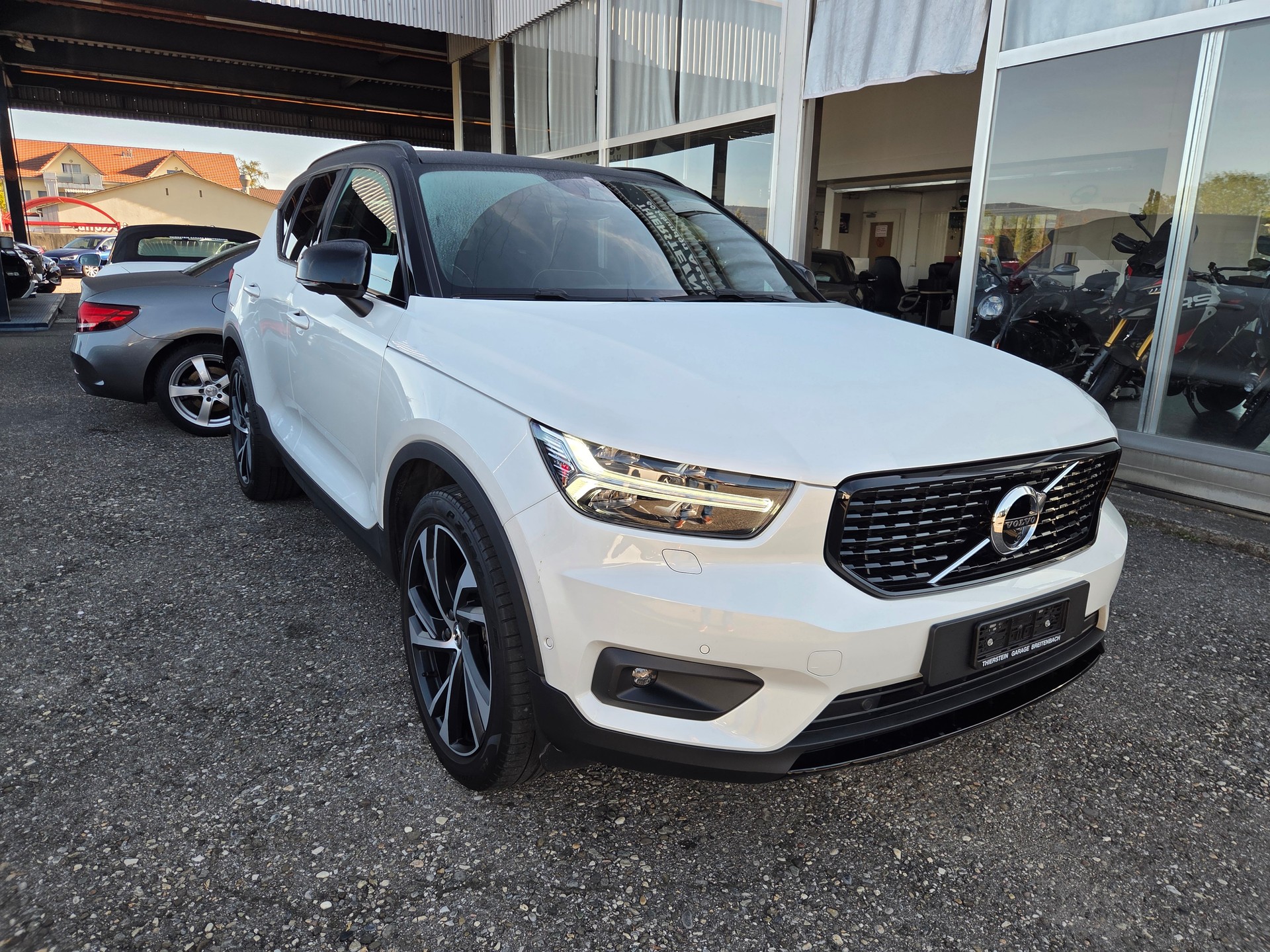 VOLVO XC40 T5 TwE R-Design DCT-image-1