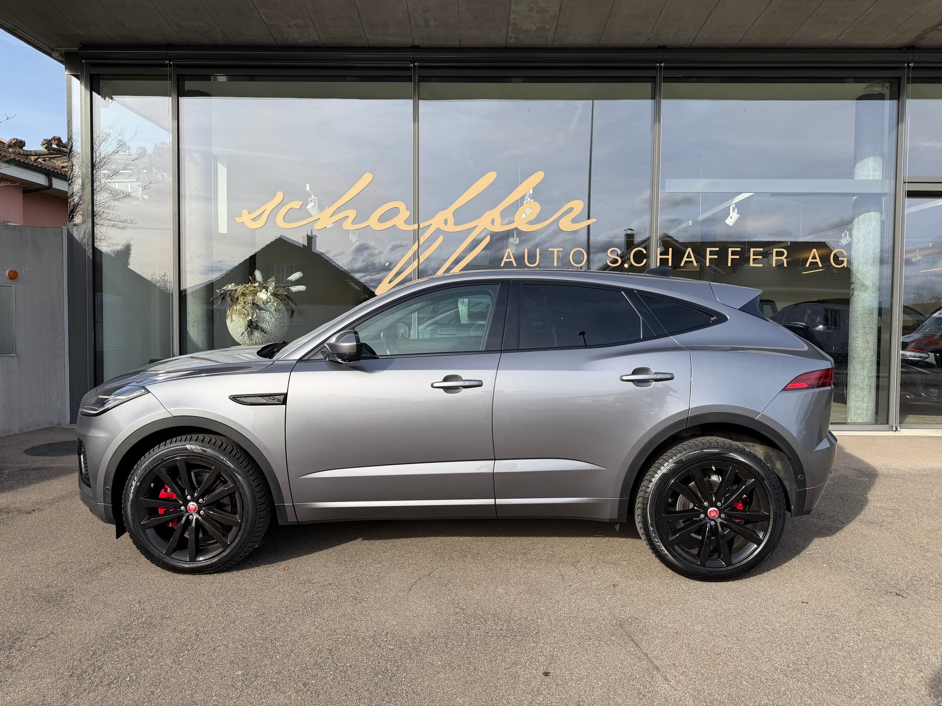 JAGUAR E-Pace 2.0d D200 R-Dynamic AWD SE-image-5