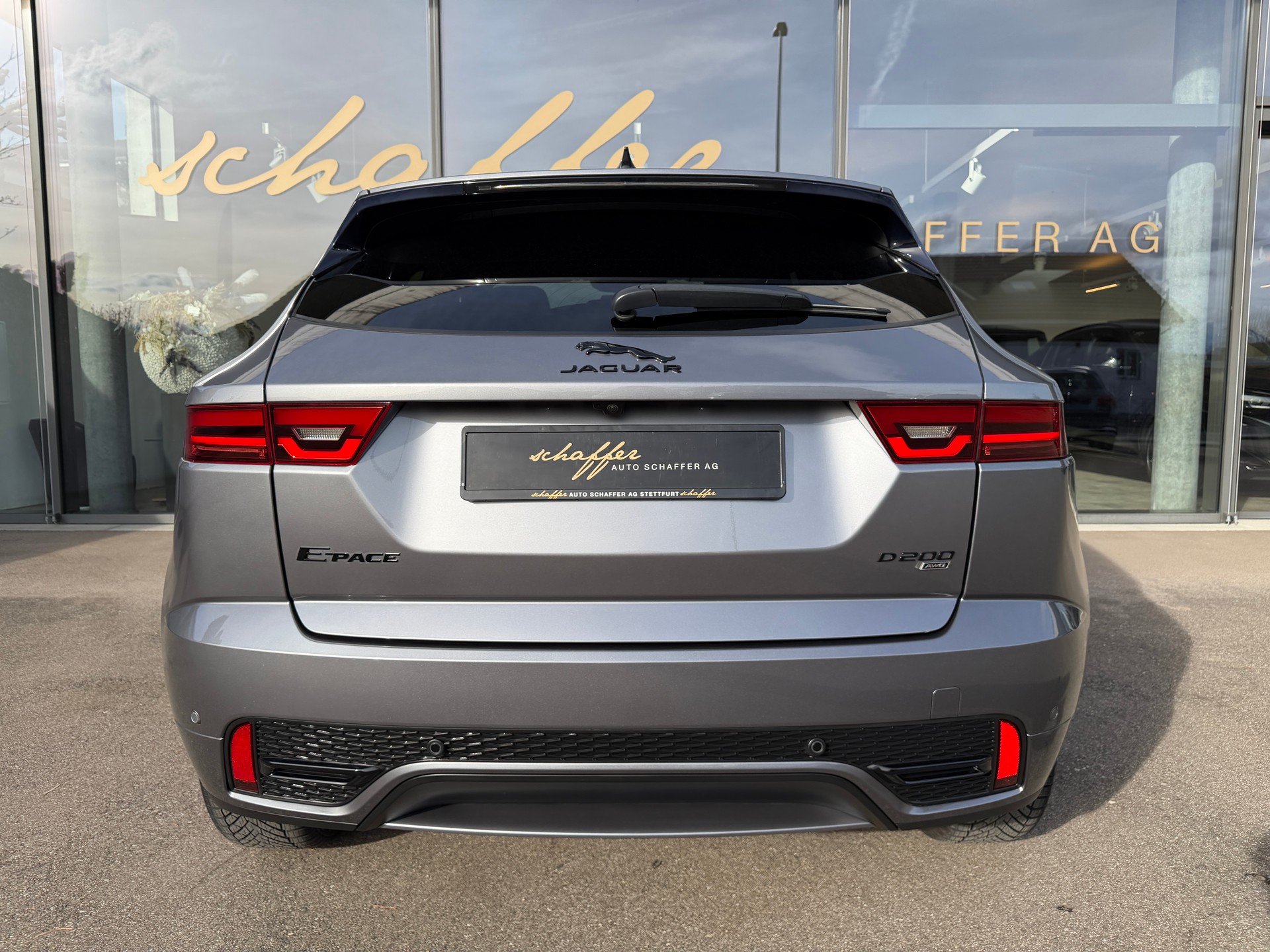 JAGUAR E-Pace 2.0d D200 R-Dynamic AWD SE-image-8